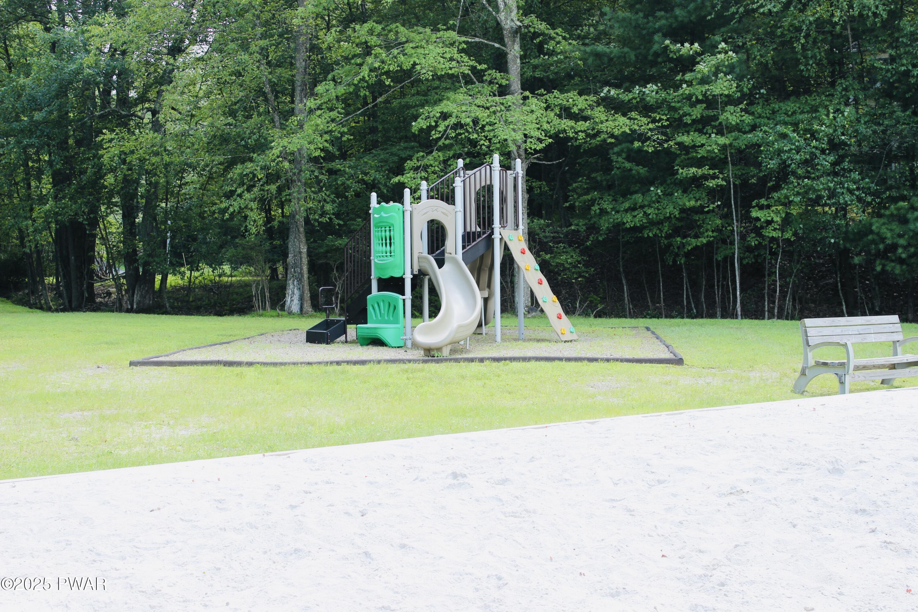 Milford, Pennsylvania 18337, United States, 3 Bedrooms Bedrooms, ,3 BathroomsBathrooms,Residential,Active,182043