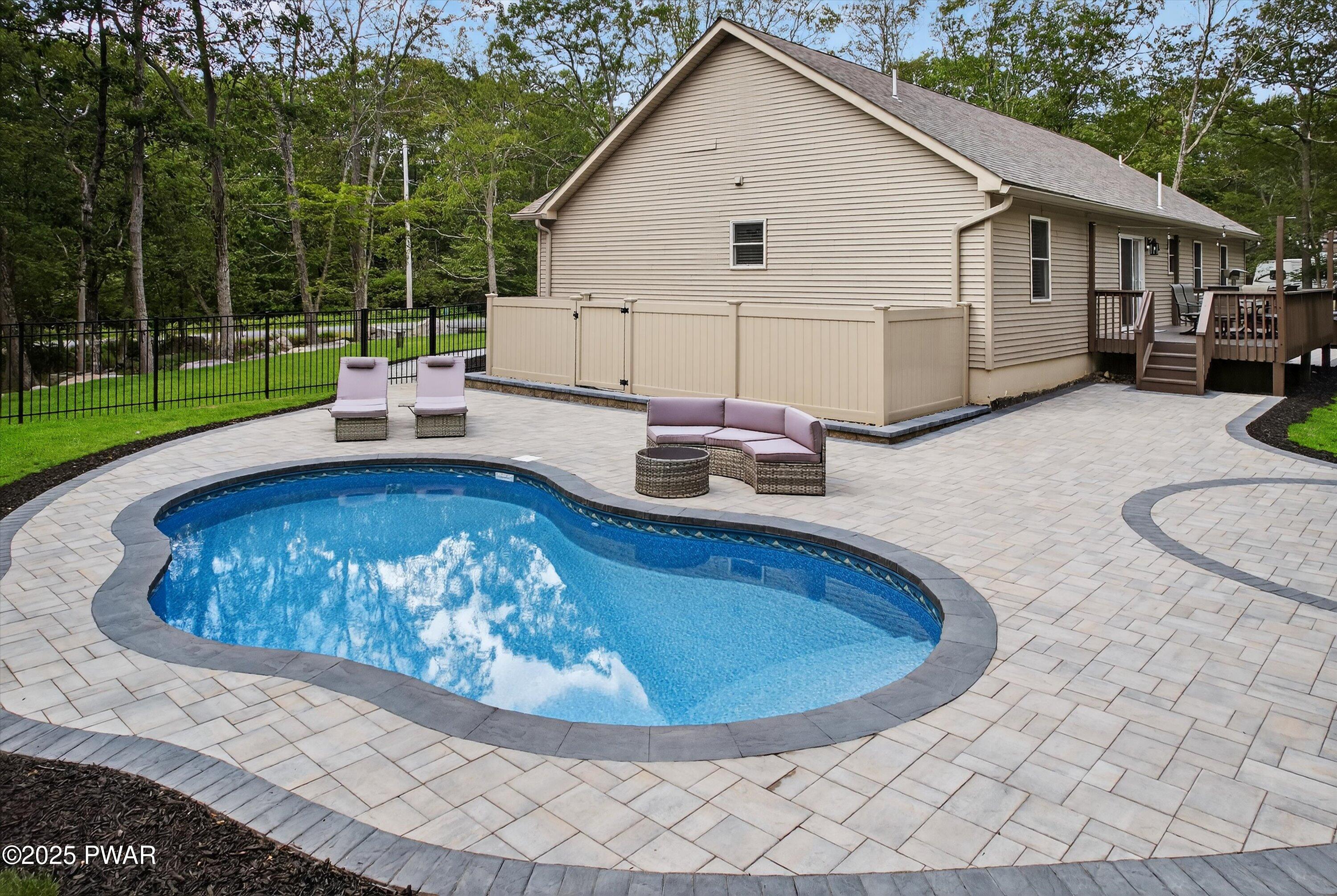 Milford, Pennsylvania 18337, United States, 3 Bedrooms Bedrooms, ,3 BathroomsBathrooms,Residential,Active,182043