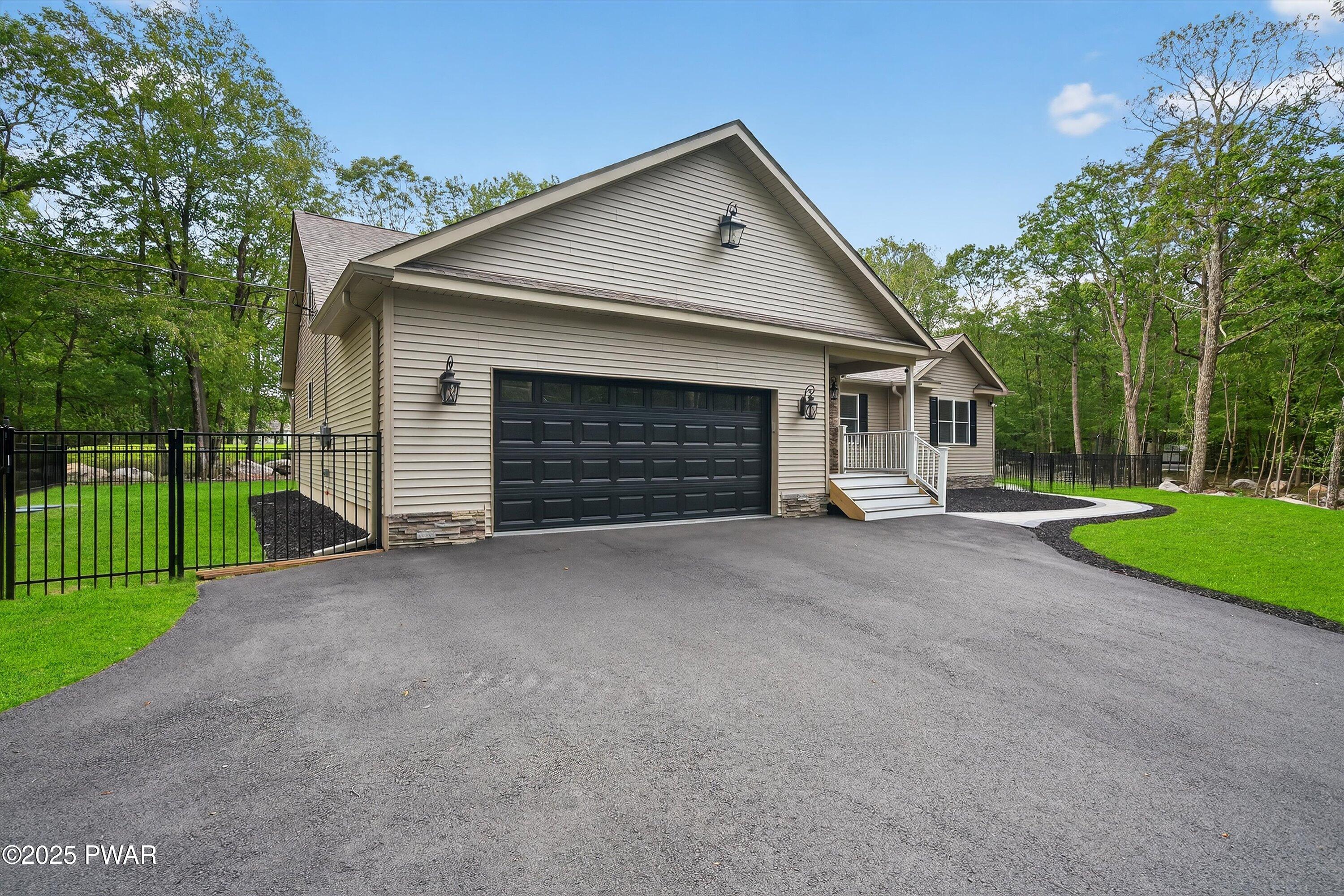 Milford, Pennsylvania 18337, United States, 3 Bedrooms Bedrooms, ,3 BathroomsBathrooms,Residential,Active,182043