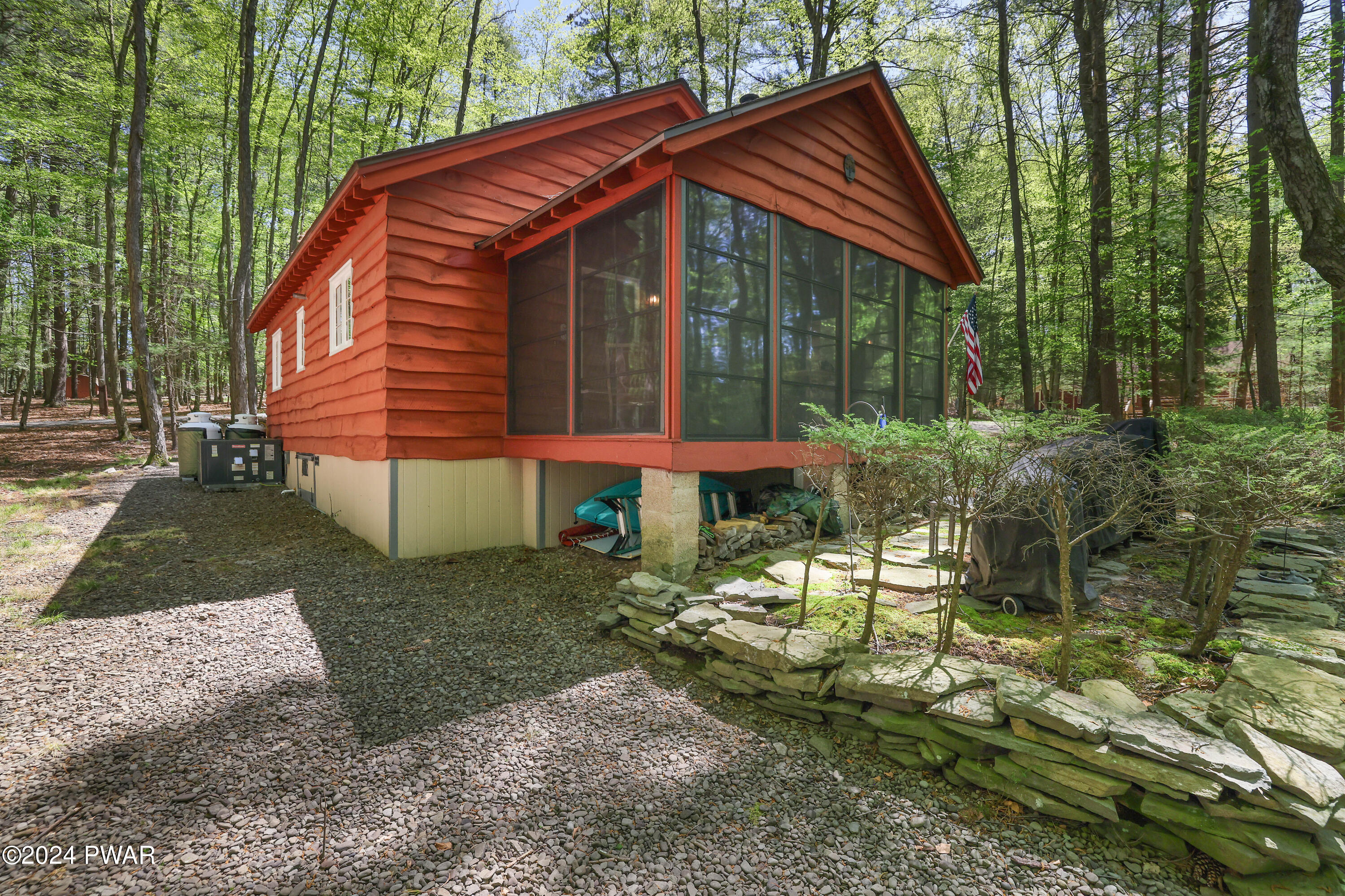 Paupack, Pennsylvania 18451, United States, 2 Bedrooms Bedrooms, ,1 BathroomBathrooms,Residential,Pending,58289