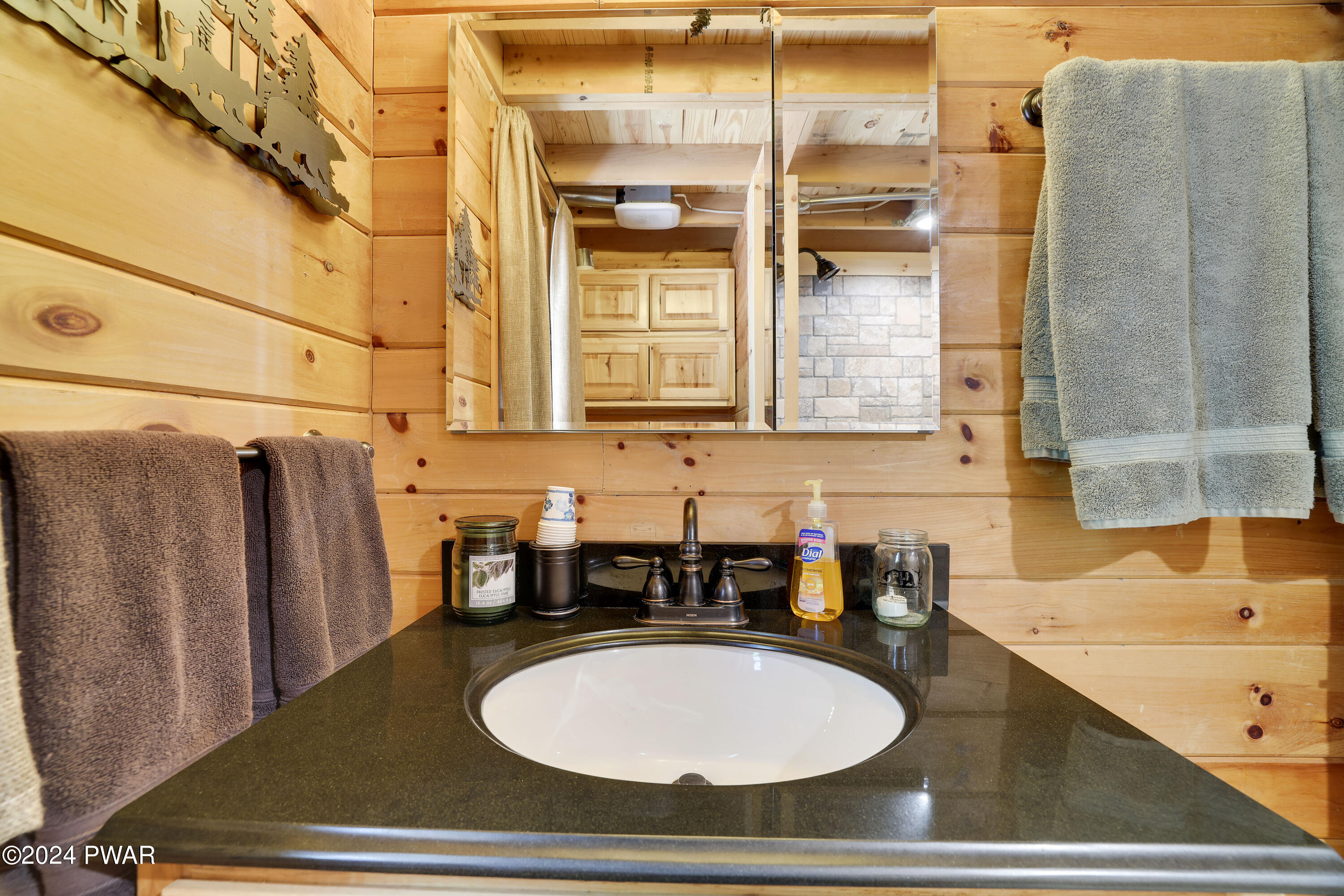 Paupack, Pennsylvania 18451, United States, 2 Bedrooms Bedrooms, ,1 BathroomBathrooms,Residential,Pending,58289