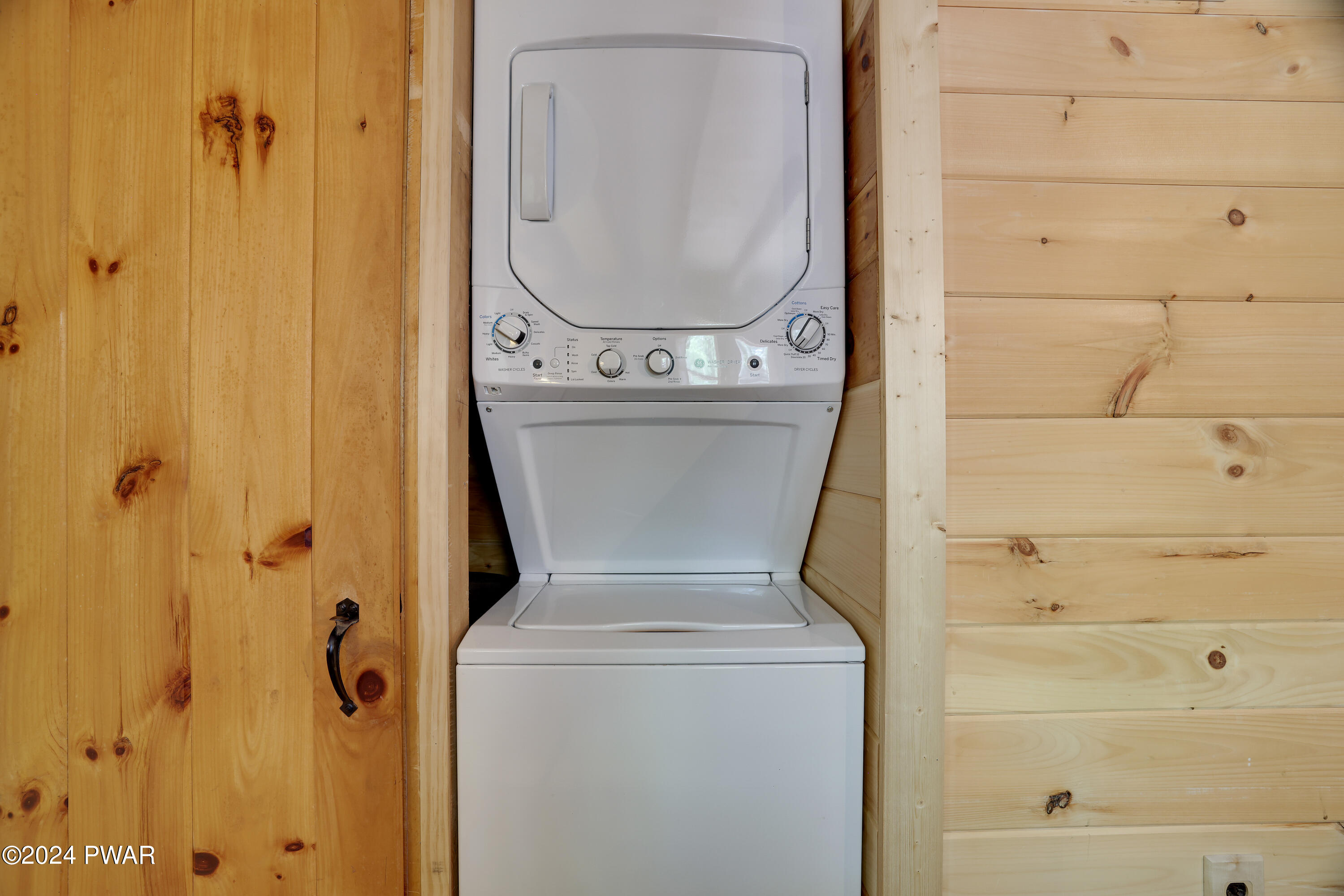 Paupack, Pennsylvania 18451, United States, 2 Bedrooms Bedrooms, ,1 BathroomBathrooms,Residential,Pending,58289