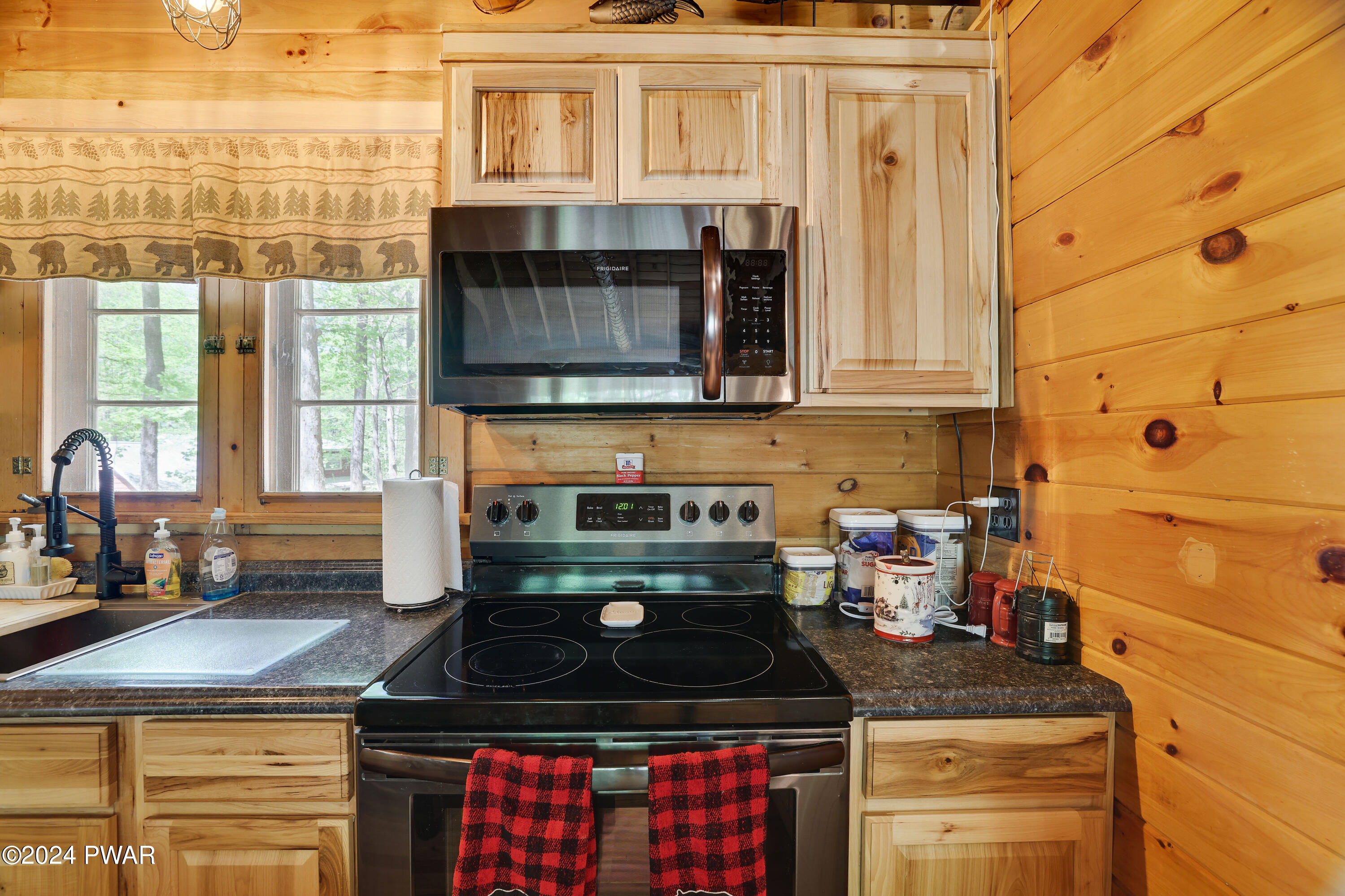 Paupack, Pennsylvania 18451, United States, 2 Bedrooms Bedrooms, ,1 BathroomBathrooms,Residential,Pending,58289