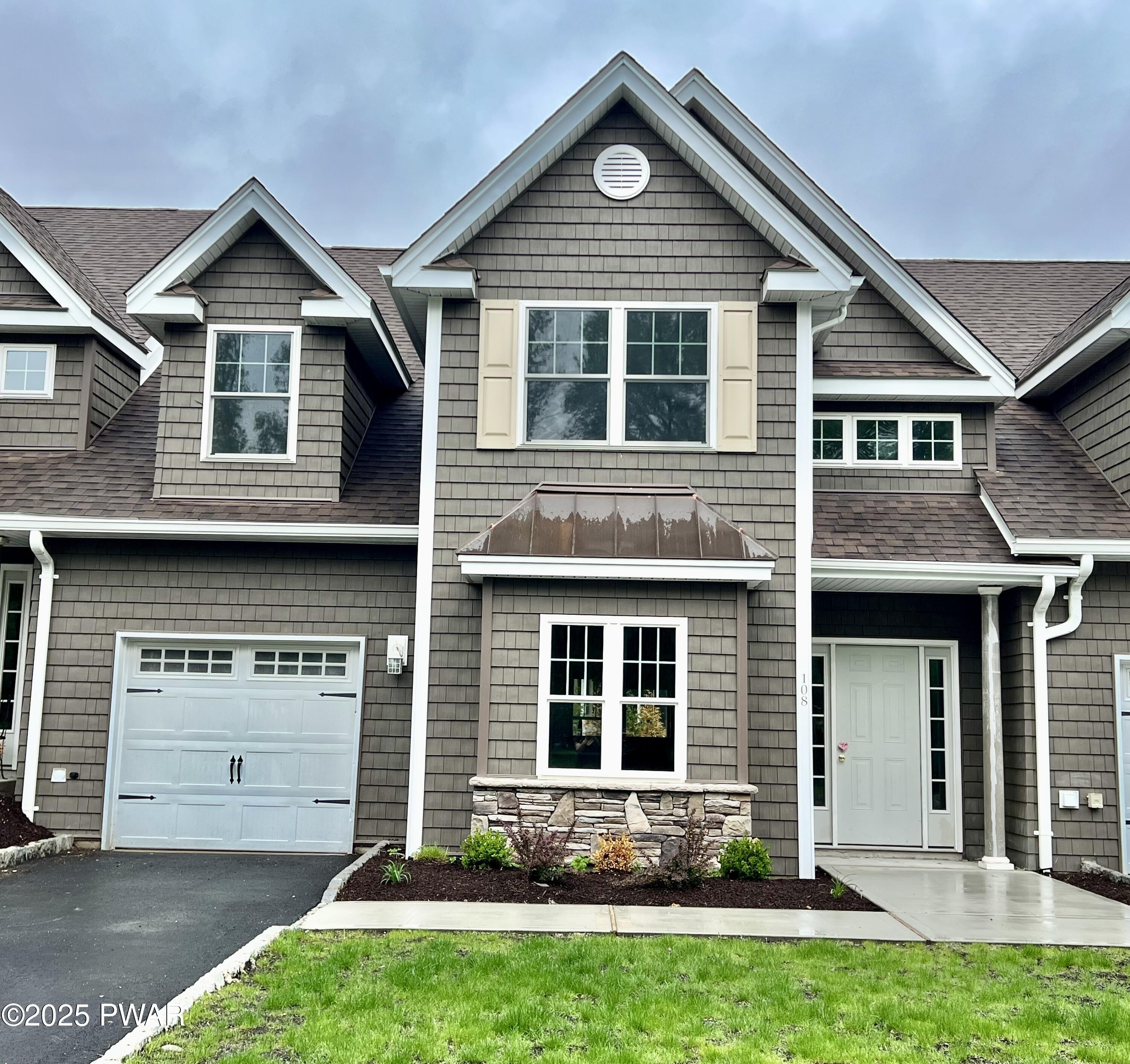 108 Braeburn Path, Matamoras, Pennsylvania image 1