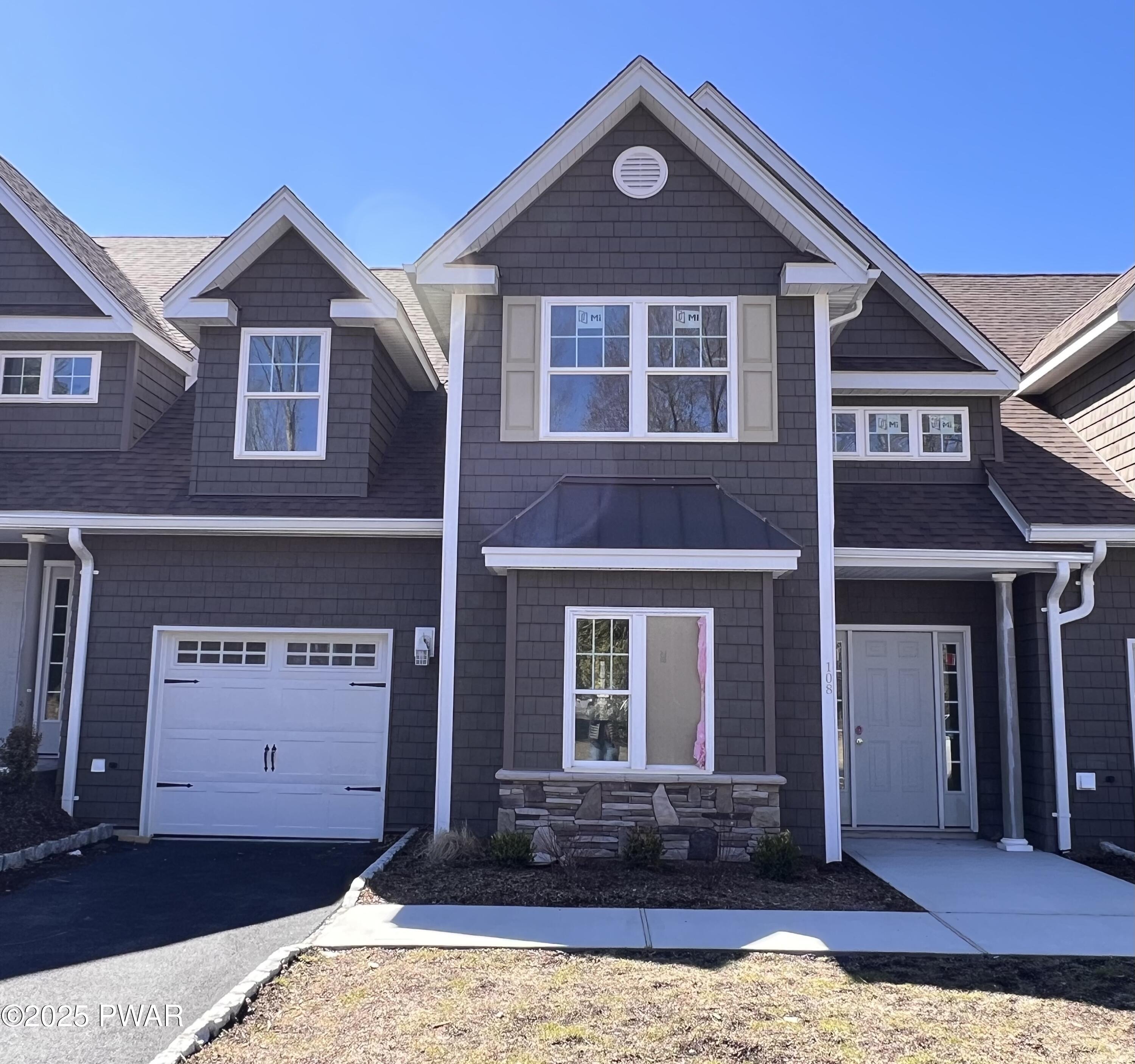 108 Braeburn Path, Matamoras, Pennsylvania image 1