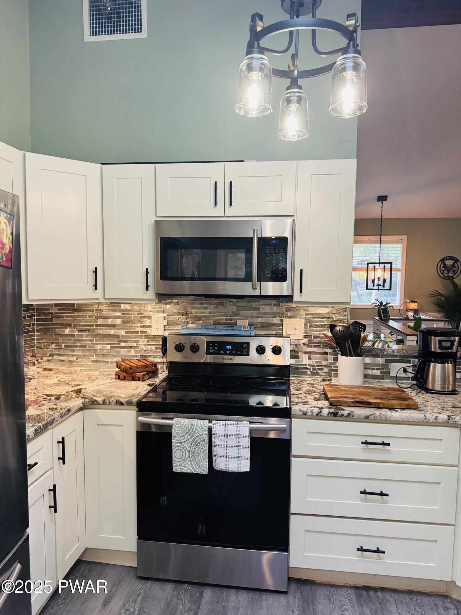 Lords Valley, Pennsylvania 18428, United States, 3 Bedrooms Bedrooms, ,2 BathroomsBathrooms,Residential,Pending,180546