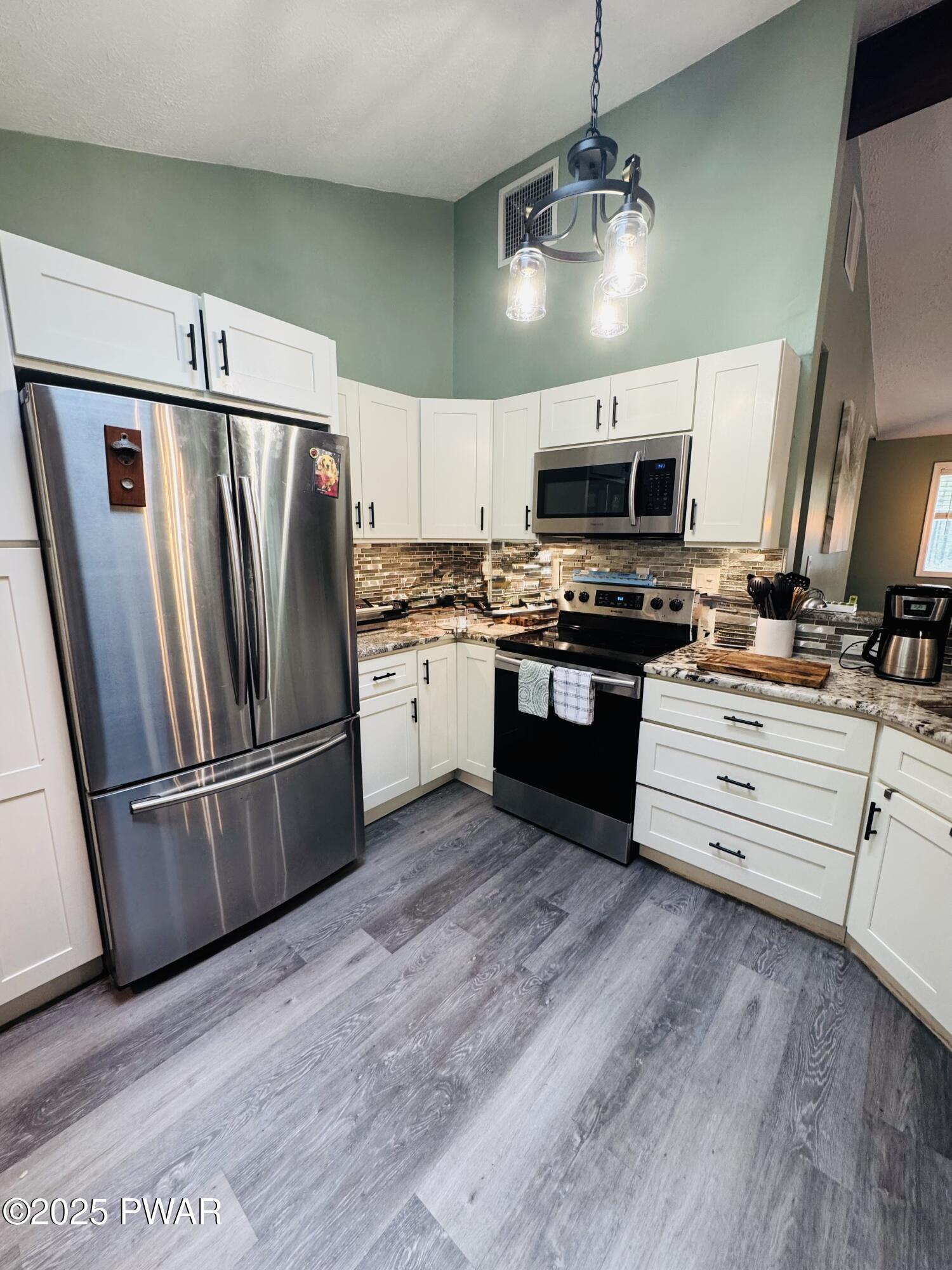 Lords Valley, Pennsylvania 18428, United States, 3 Bedrooms Bedrooms, ,2 BathroomsBathrooms,Residential,Pending,180546