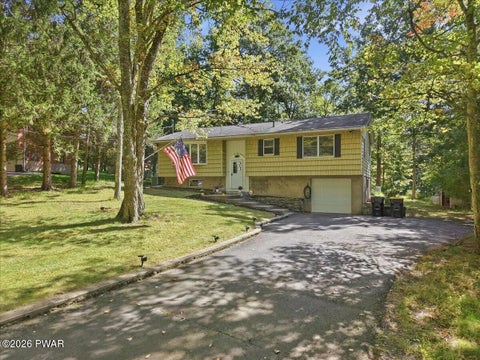 Homes For Sale - 50 Woodledge Hills Drive<br/> Hawley, PA 18428