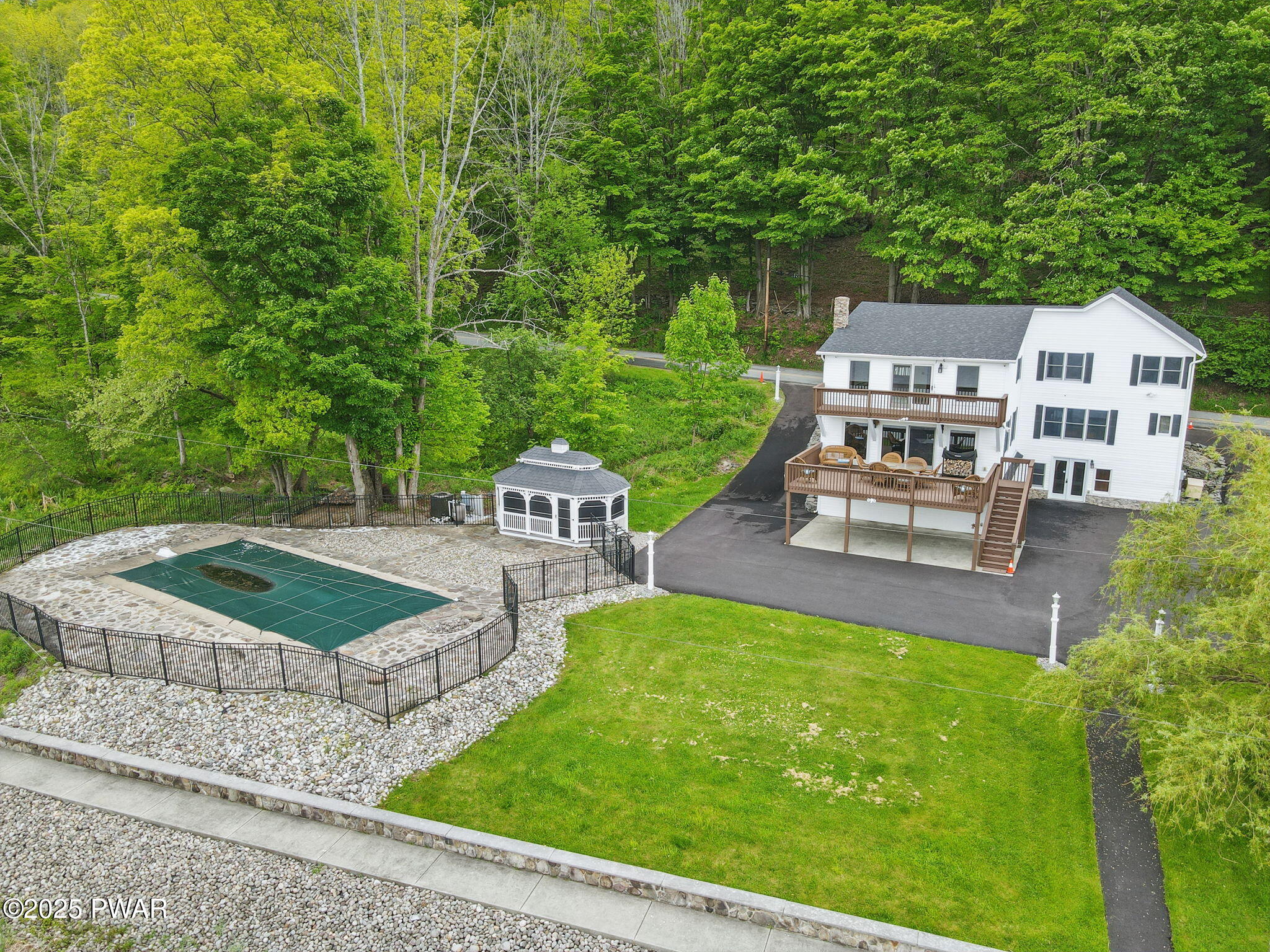 540 Pleasant Mount Drive, Forest City, Pennsylvania image 2