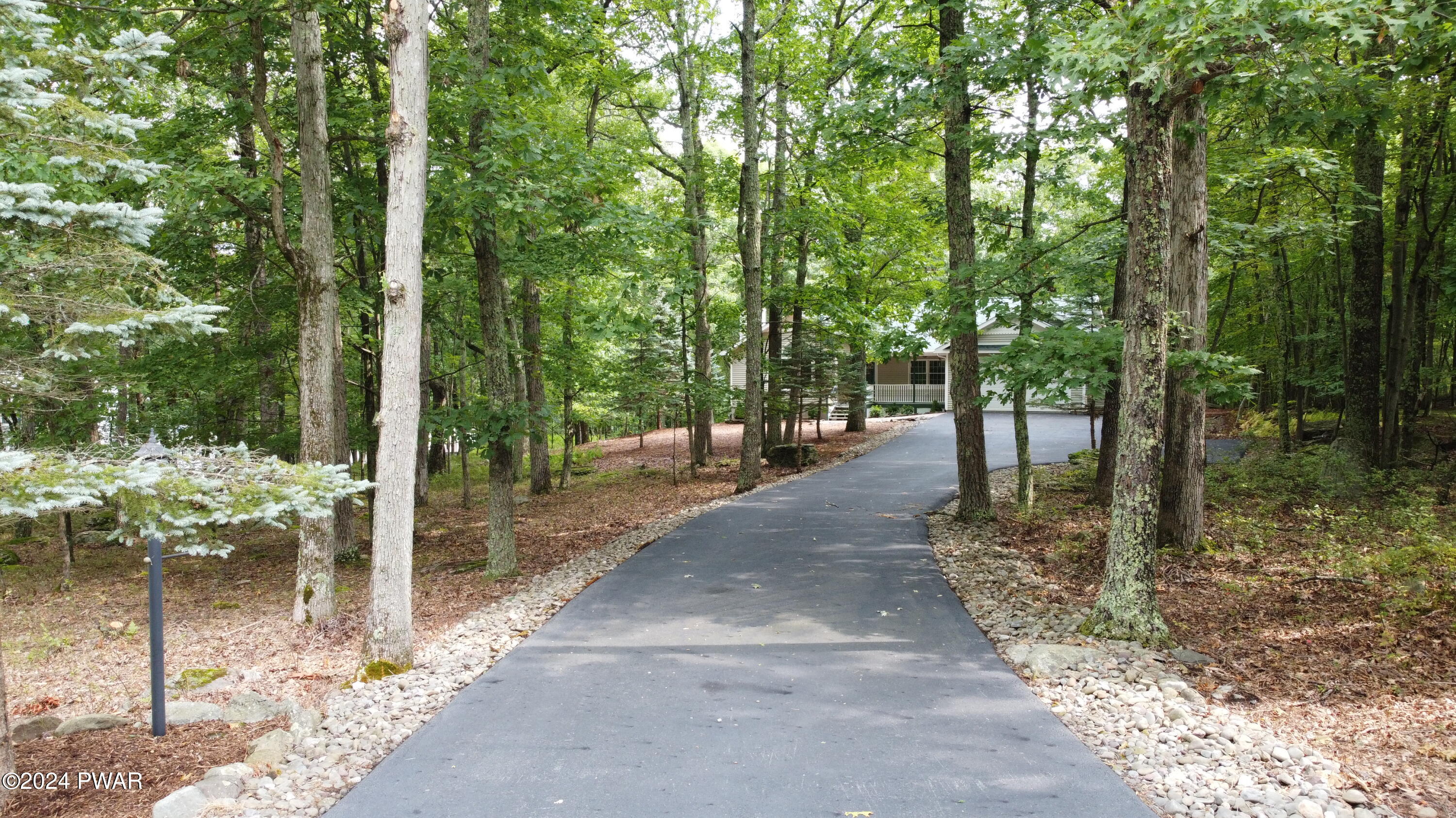 Hawley, Pennsylvania 18428, United States, 3 Bedrooms Bedrooms, ,2 BathroomsBathrooms,Residential,Pending,45841