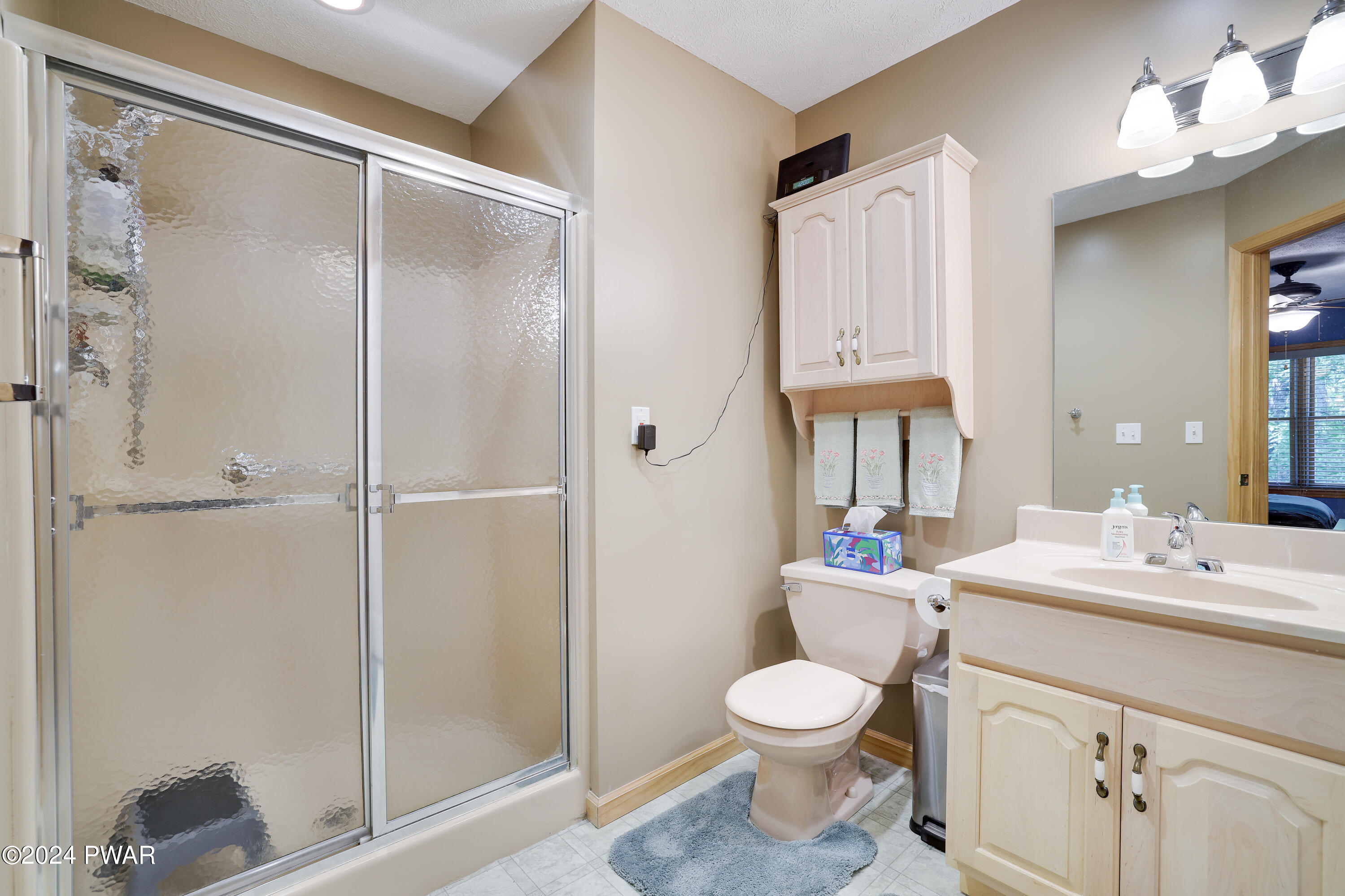 Hawley, Pennsylvania 18428, United States, 3 Bedrooms Bedrooms, ,2 BathroomsBathrooms,Residential,Pending,45841