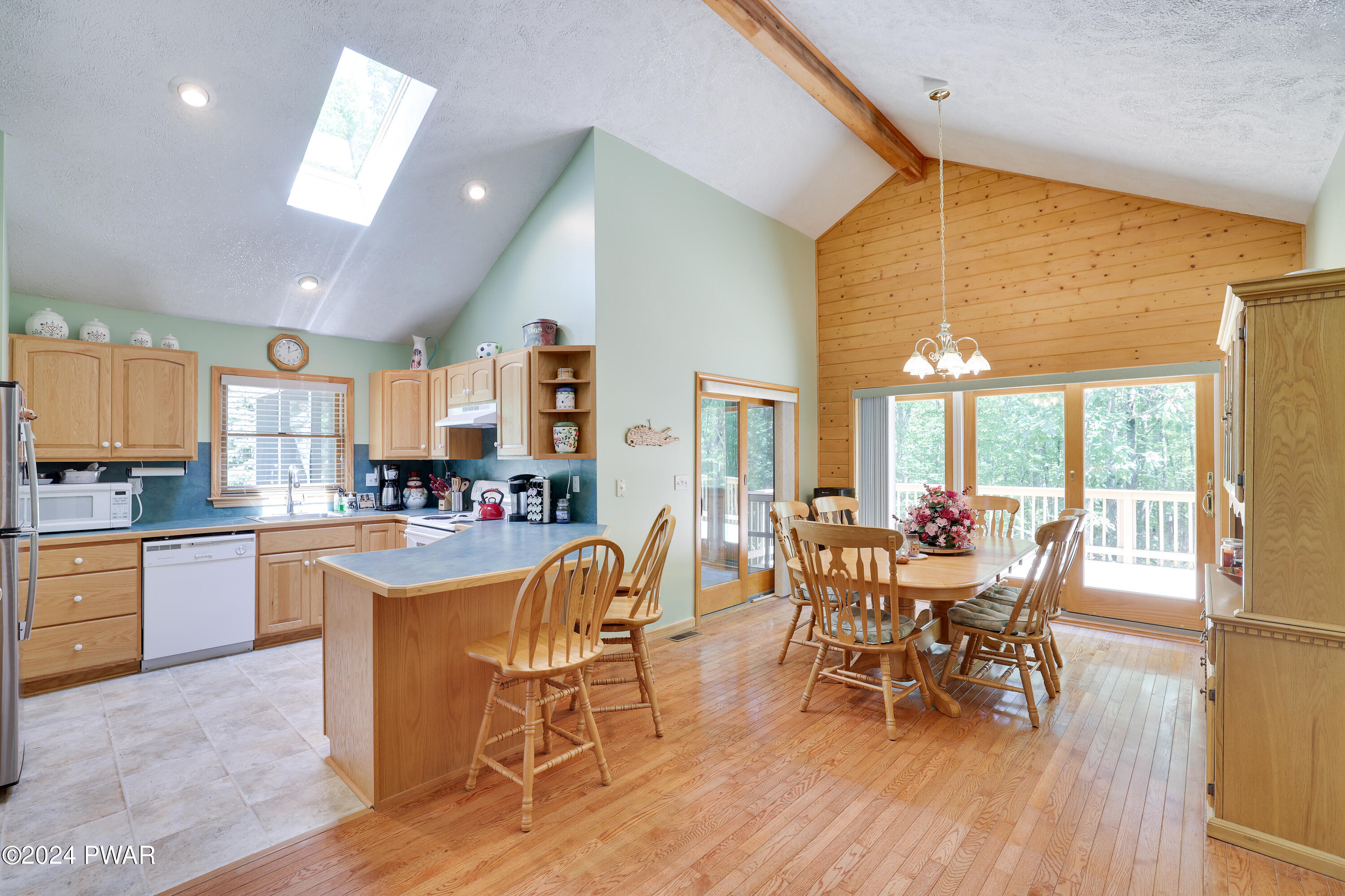 Hawley, Pennsylvania 18428, United States, 3 Bedrooms Bedrooms, ,2 BathroomsBathrooms,Residential,Pending,45841