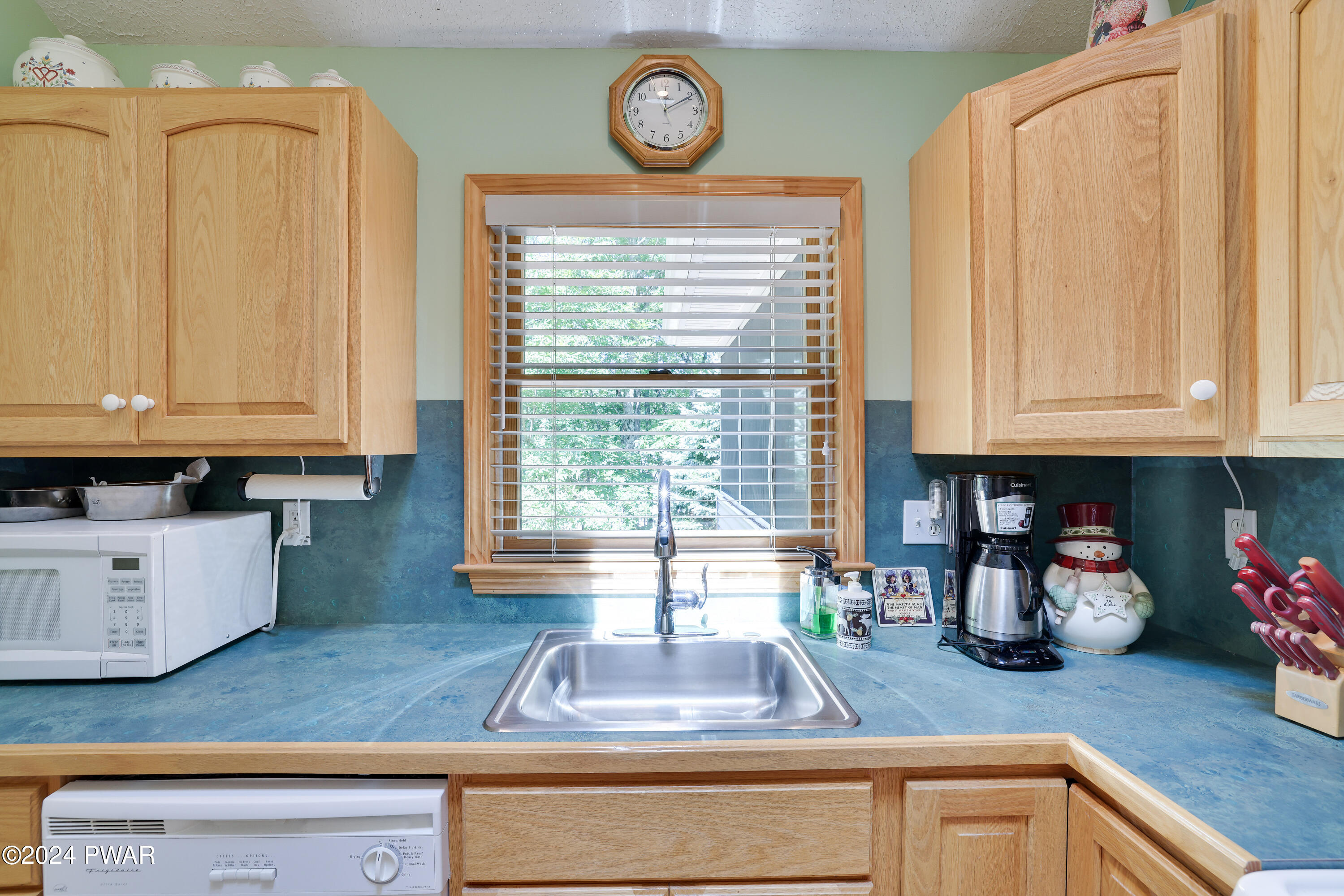 Hawley, Pennsylvania 18428, United States, 3 Bedrooms Bedrooms, ,2 BathroomsBathrooms,Residential,Pending,45841