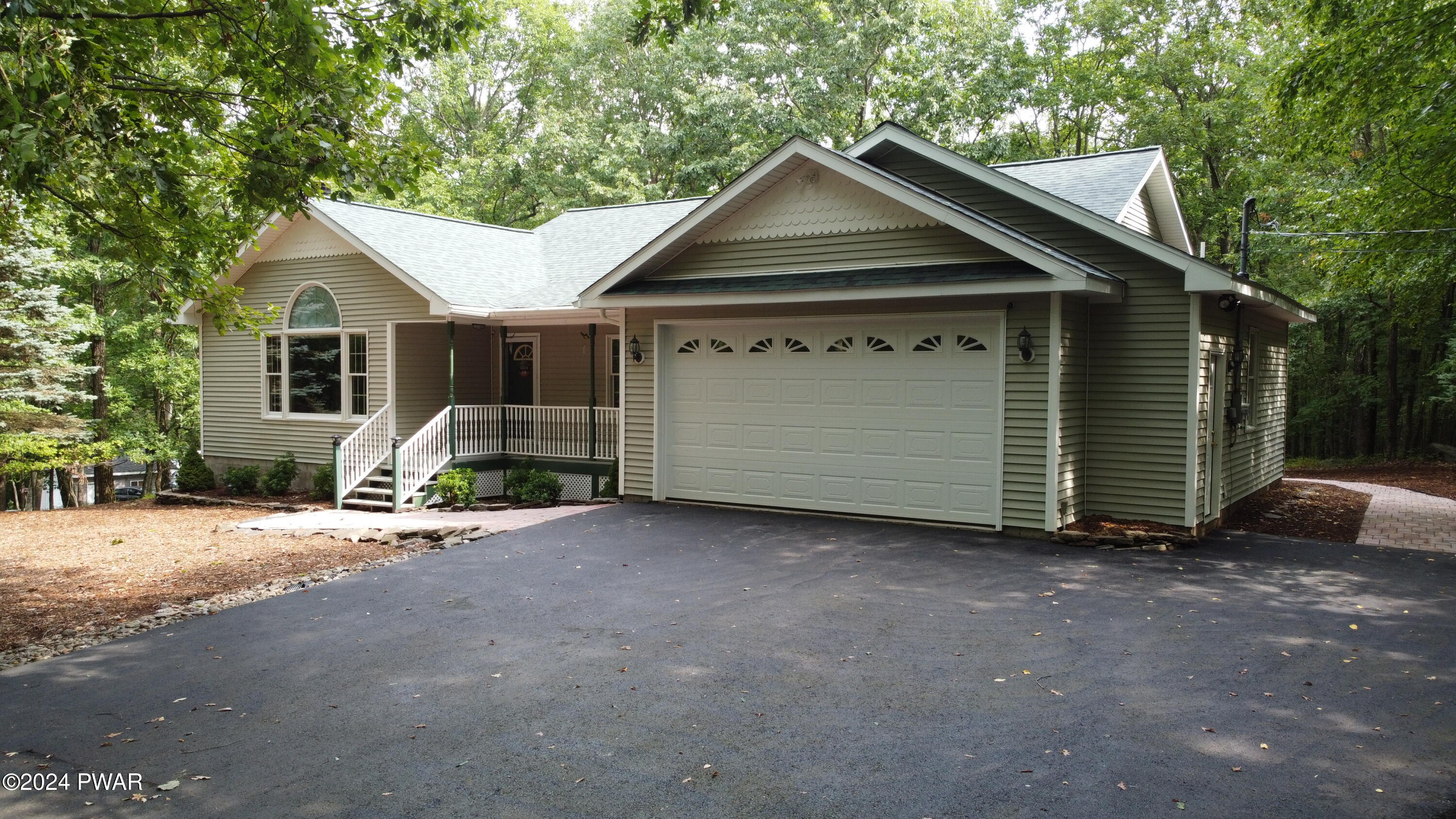 Hawley, Pennsylvania 18428, United States, 3 Bedrooms Bedrooms, ,2 BathroomsBathrooms,Residential,Pending,45841