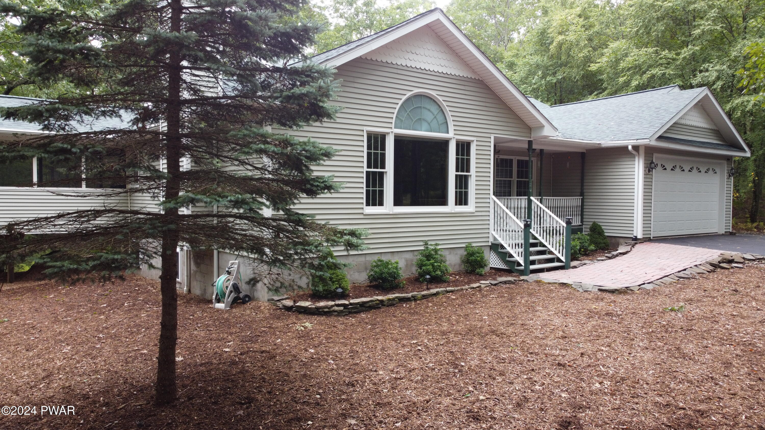 Hawley, Pennsylvania 18428, United States, 3 Bedrooms Bedrooms, ,2 BathroomsBathrooms,Residential,Pending,45841