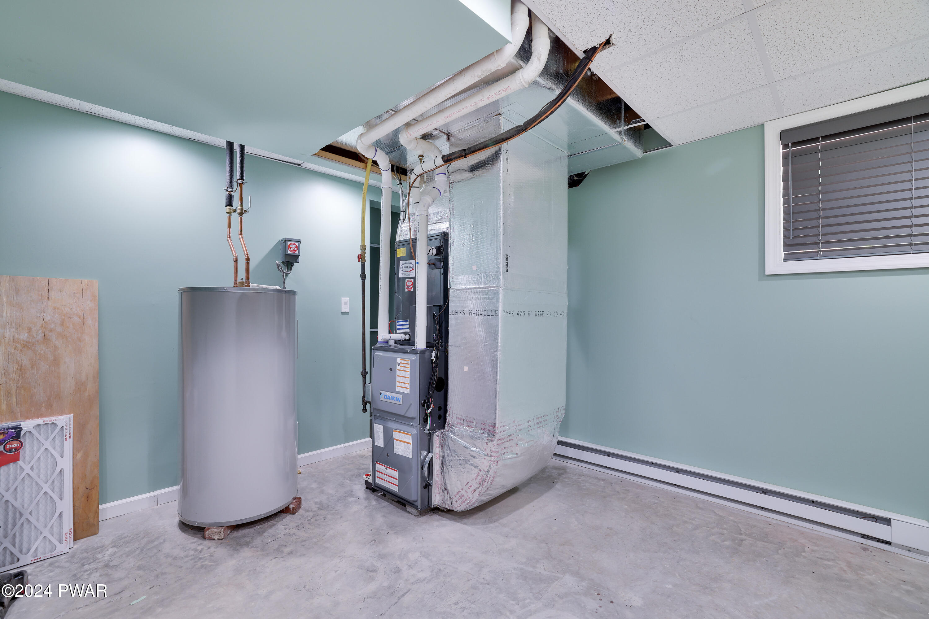 Hawley, Pennsylvania 18428, United States, 3 Bedrooms Bedrooms, ,2 BathroomsBathrooms,Residential,Pending,45841