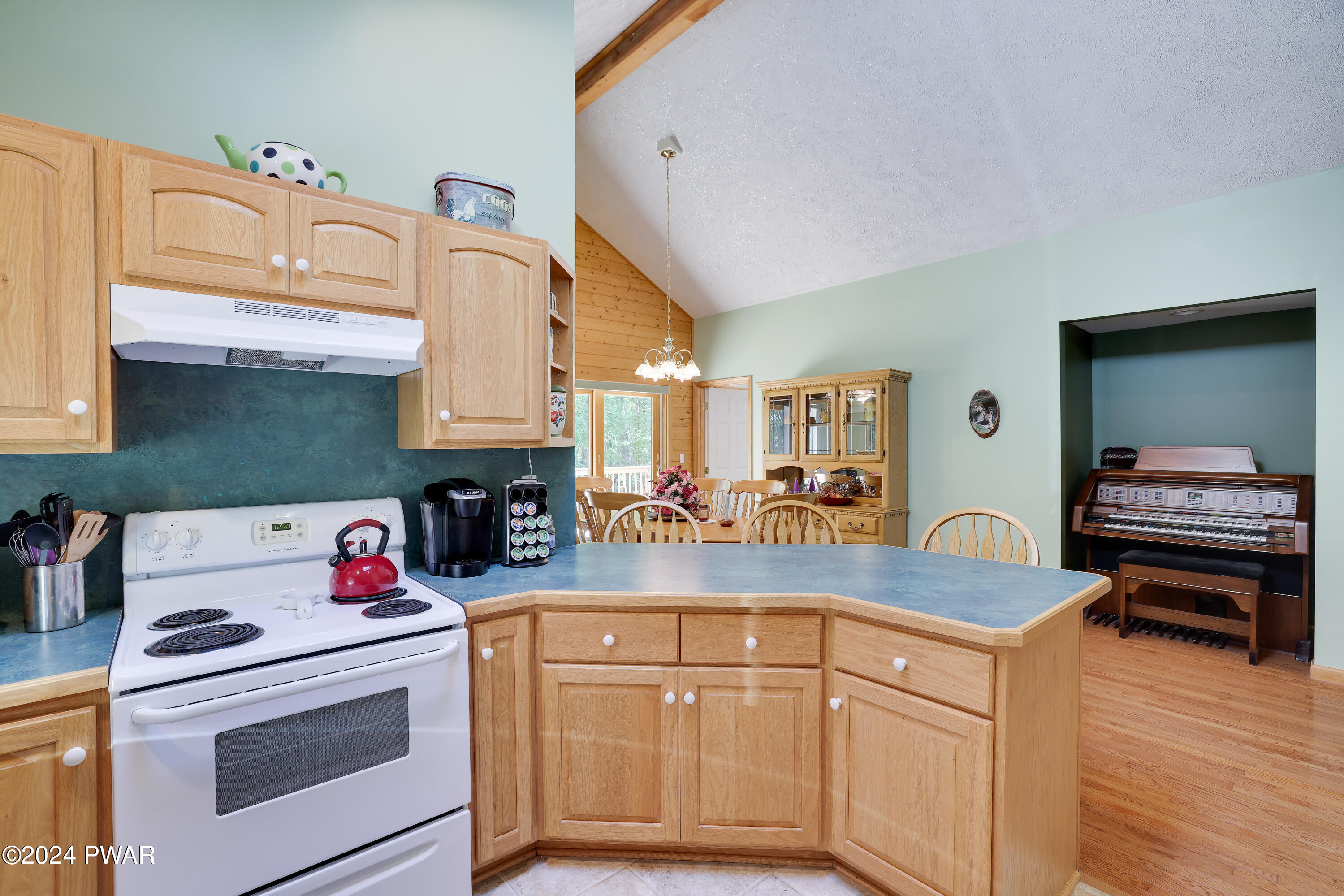 Hawley, Pennsylvania 18428, United States, 3 Bedrooms Bedrooms, ,2 BathroomsBathrooms,Residential,Pending,45841