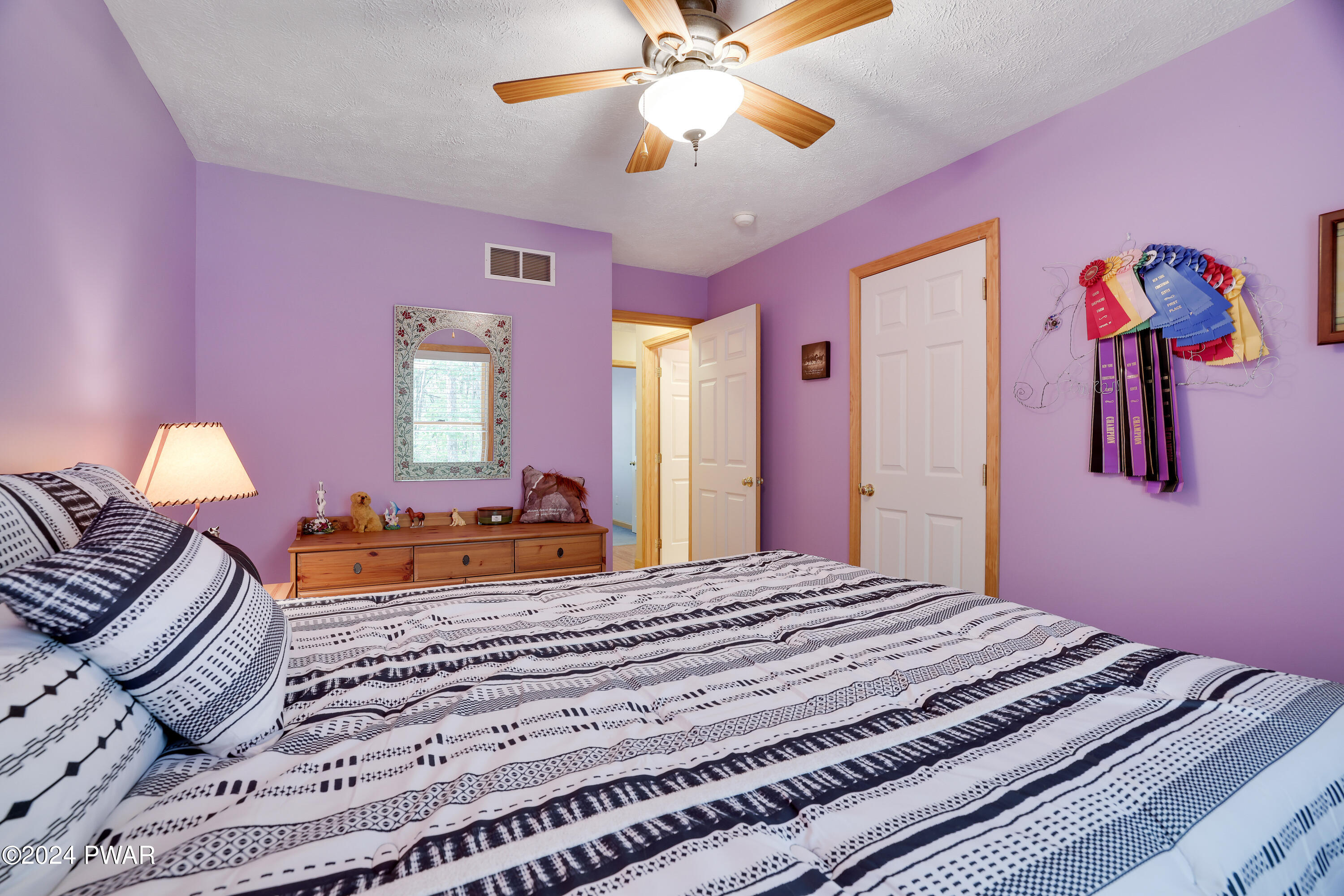 Hawley, Pennsylvania 18428, United States, 3 Bedrooms Bedrooms, ,2 BathroomsBathrooms,Residential,Pending,45841