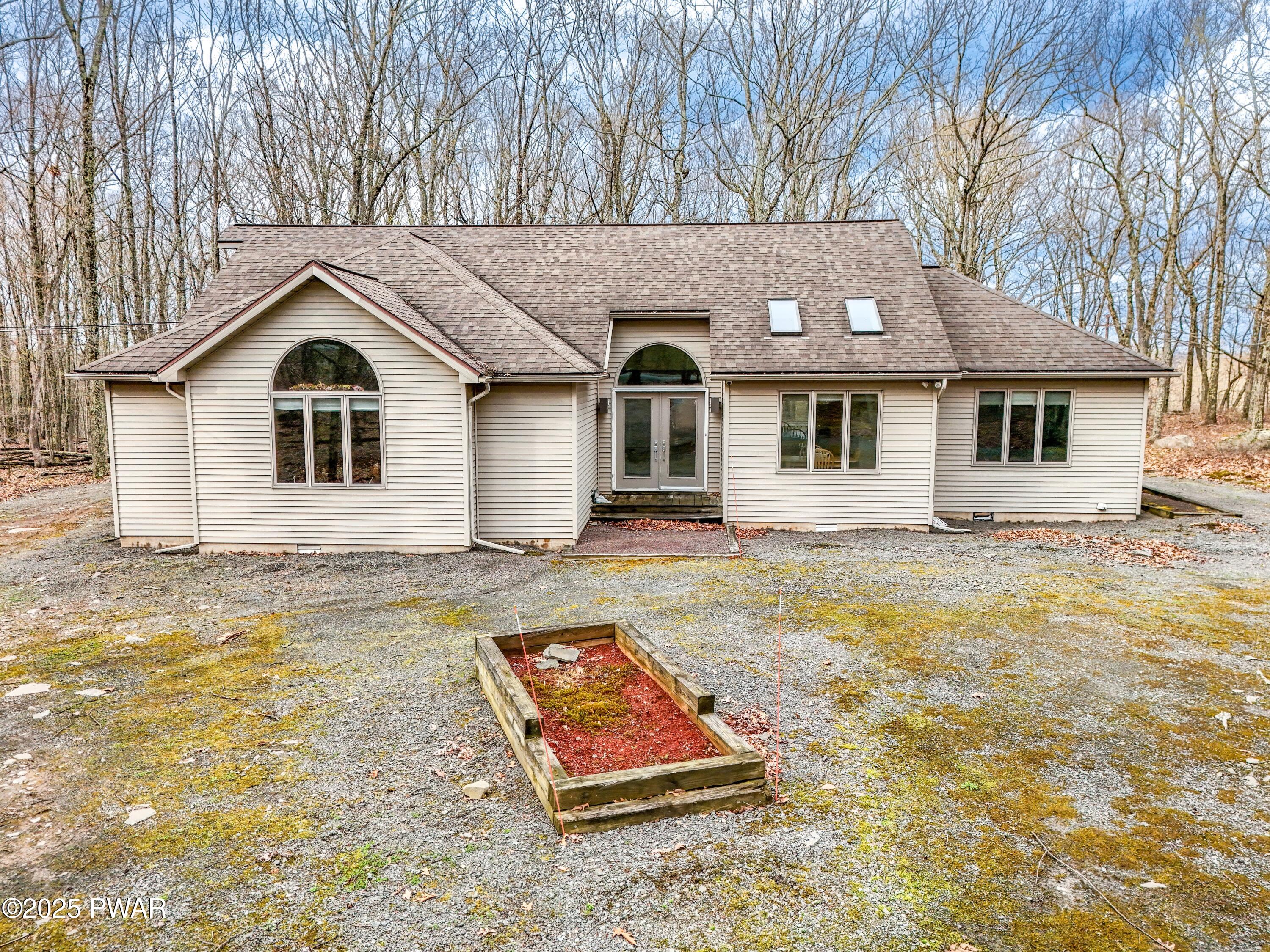 1209 Acacia Drive, Hawley, Pennsylvania image 1
