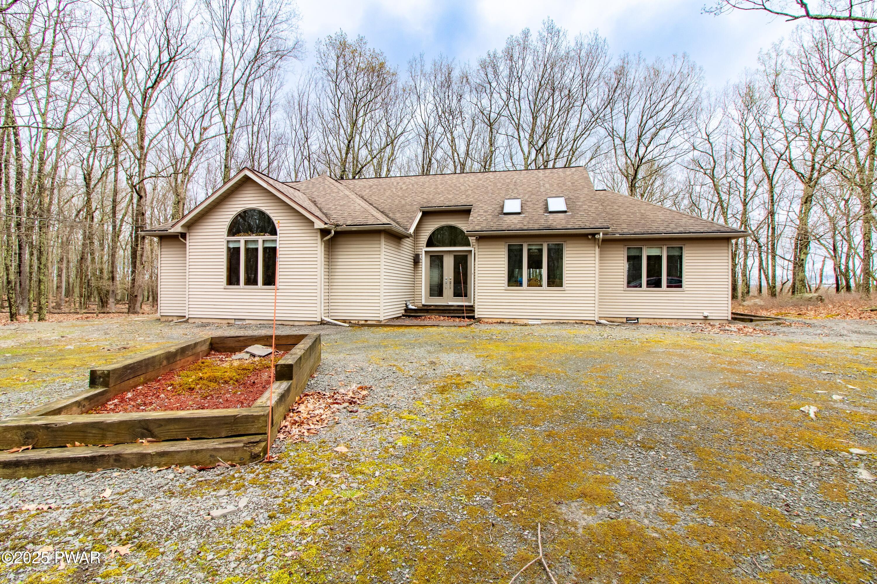 1209 Acacia Drive, Hawley, Pennsylvania image 2