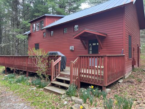 Homes For Rent - 132 Dwarfskill Falls Lane<br/> Milford, PA 18337