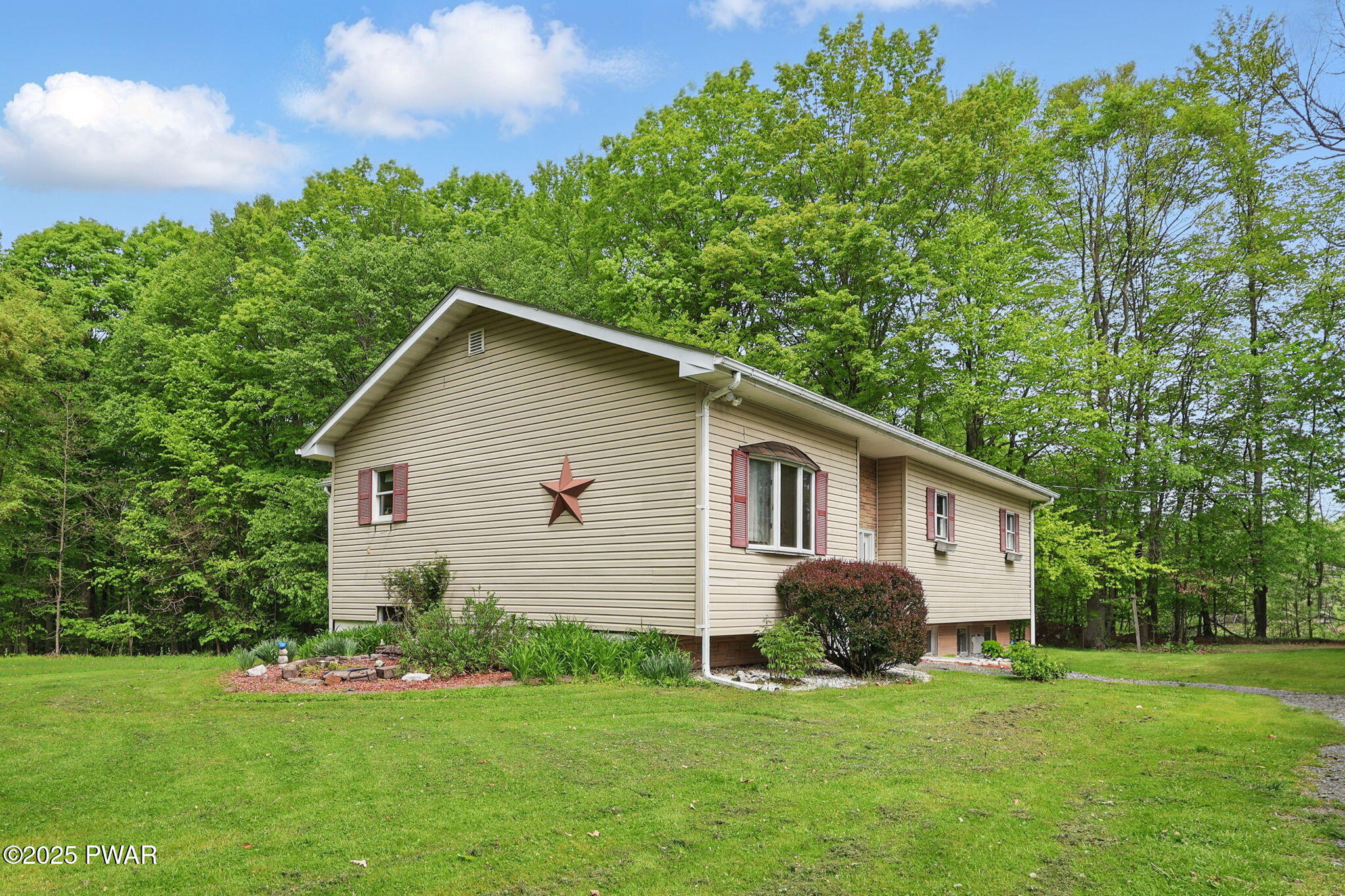 696 Elk Lake Drive, Waymart, Pennsylvania image 2