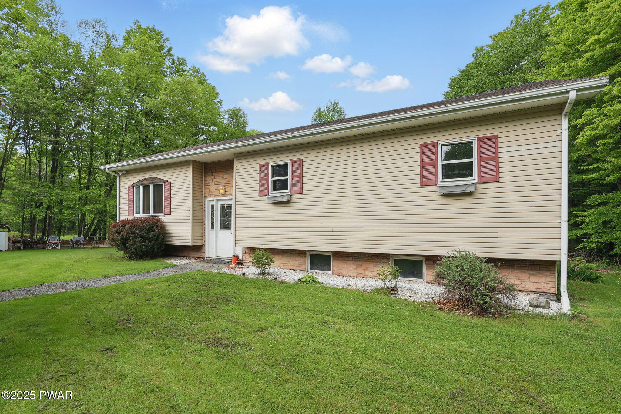 696 Elk Lake Drive, Waymart, Pennsylvania image 1