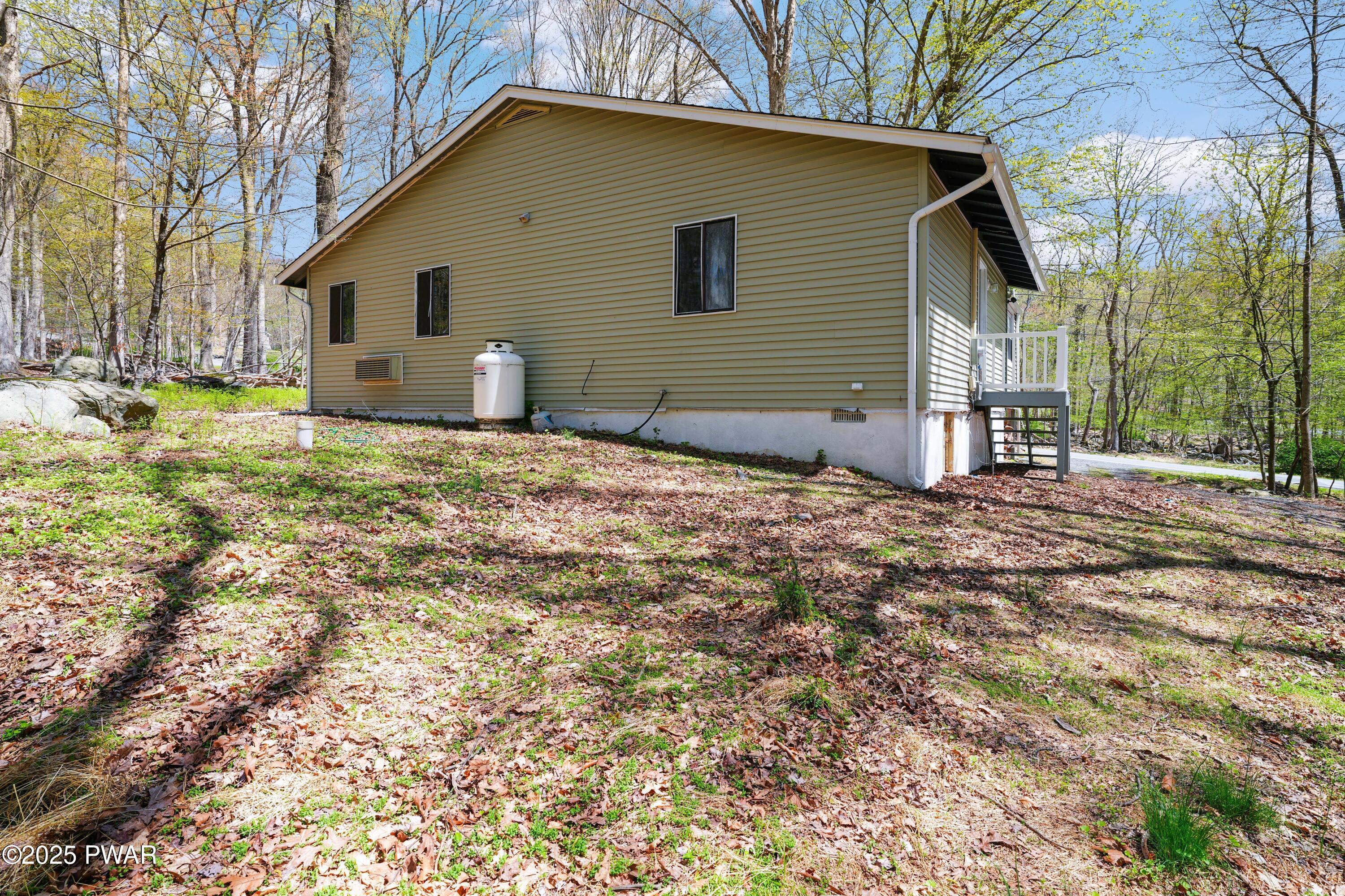109 Grossbeak Court, Bushkill, Pennsylvania image 3