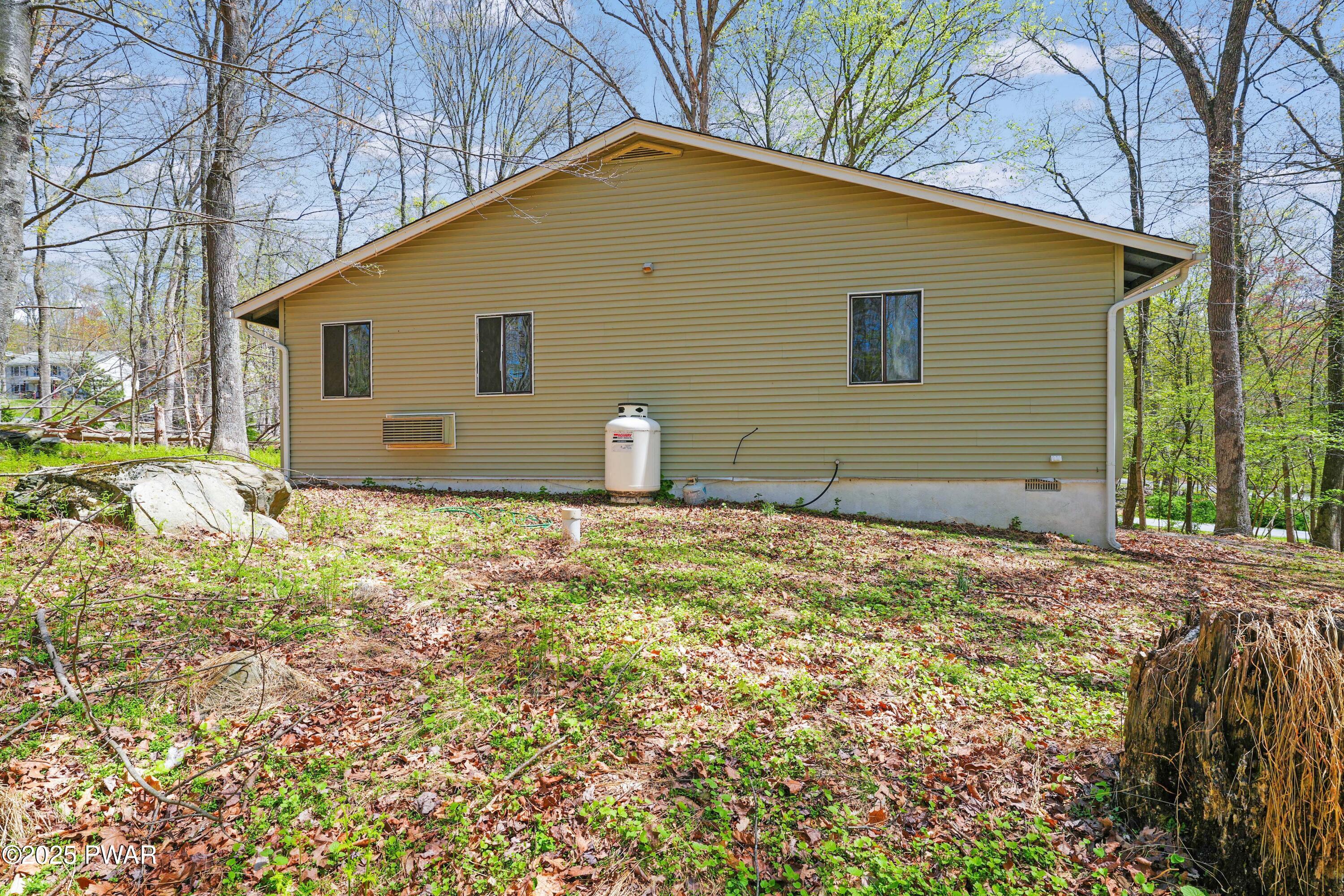 109 Grossbeak Court, Bushkill, Pennsylvania image 4