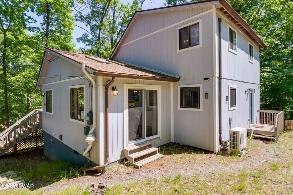 Photo of 111 Park Court, Bushkill, PA 18324 (MLS # PW260544)