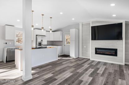 13 Bucklands Ln, Waymart, PA 18472