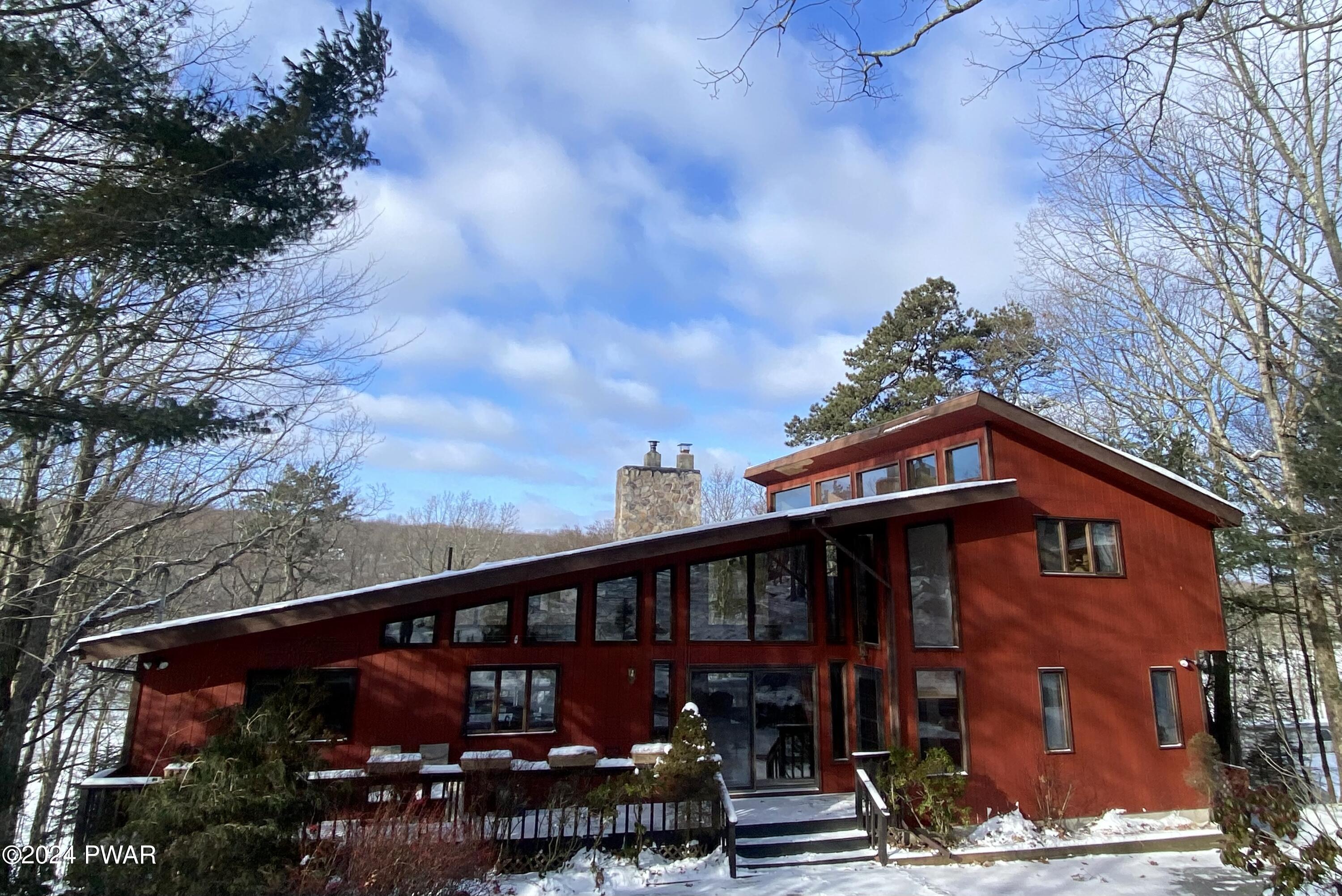 Lords Valley, Pennsylvania 18428, United States, 4 Bedrooms Bedrooms, ,3 BathroomsBathrooms,Residential,Pending,66444
