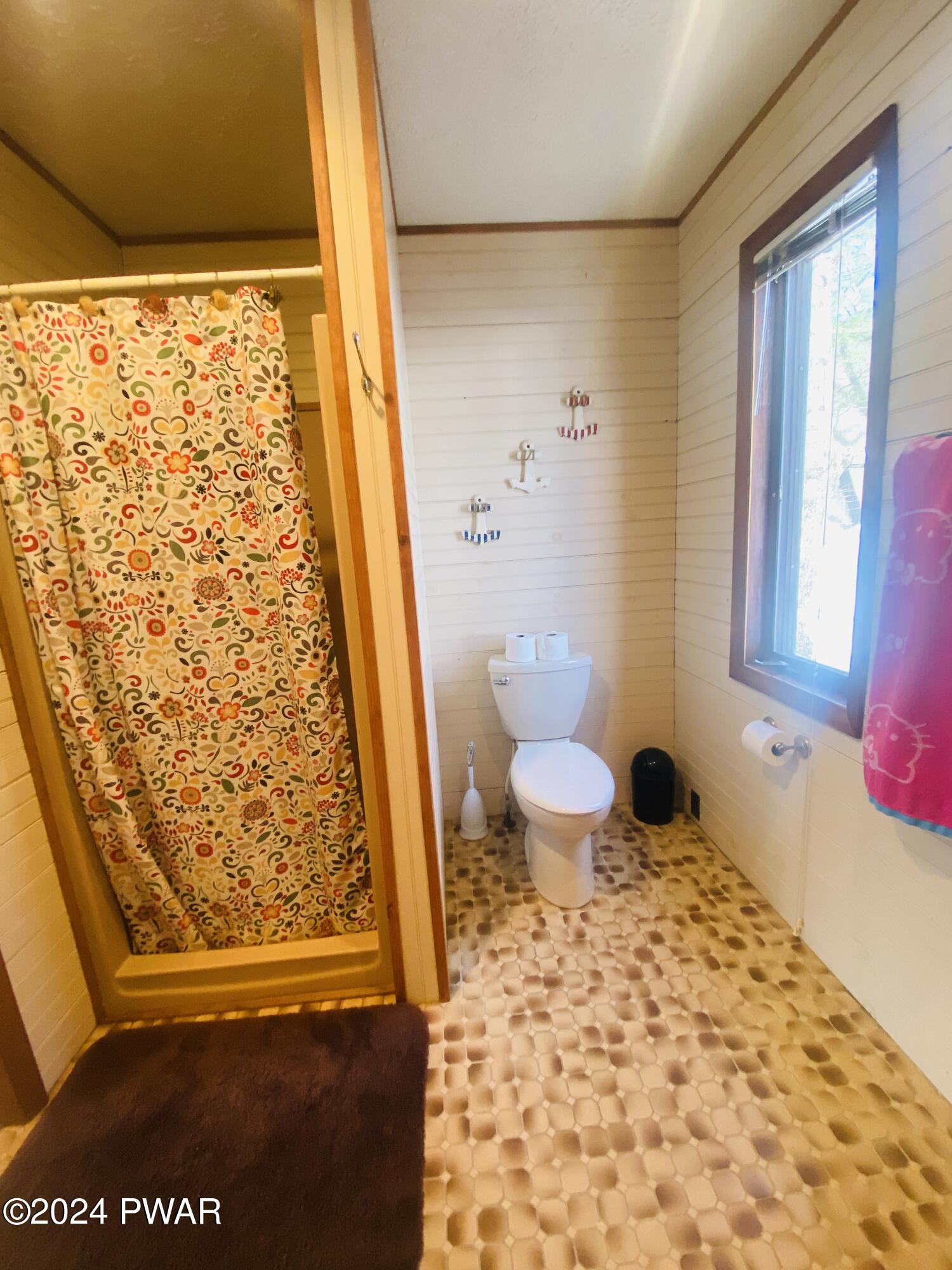 Lords Valley, Pennsylvania 18428, United States, 4 Bedrooms Bedrooms, ,3 BathroomsBathrooms,Residential,Pending,66444