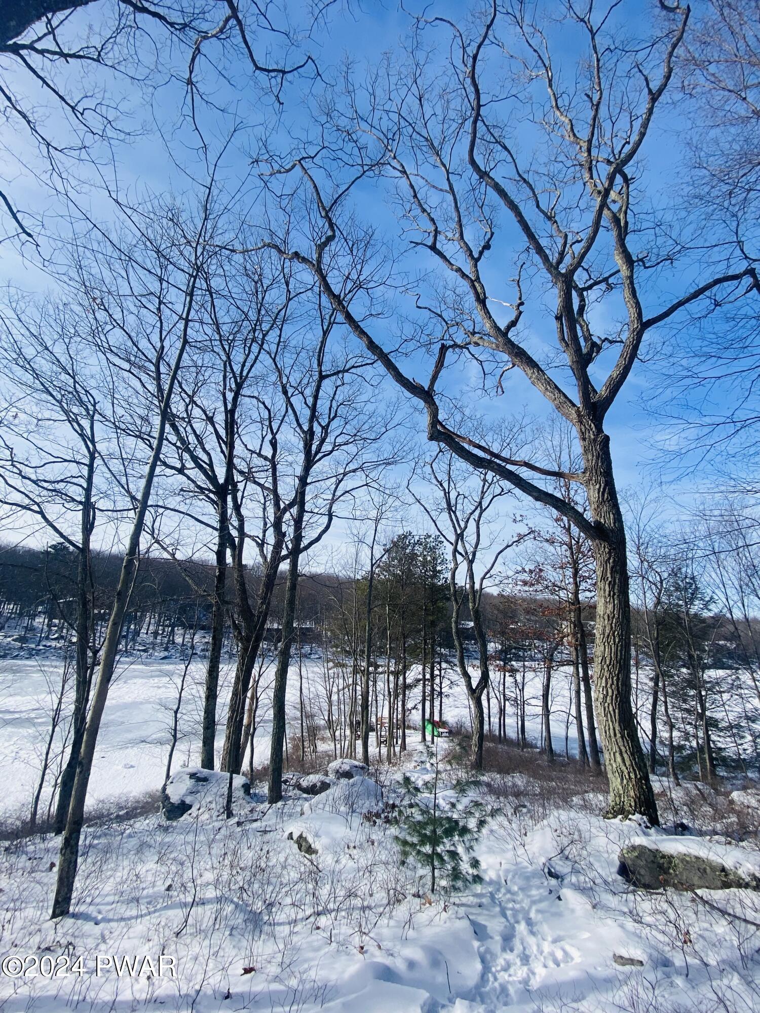 Lords Valley, Pennsylvania 18428, United States, 4 Bedrooms Bedrooms, ,3 BathroomsBathrooms,Residential,Pending,66444