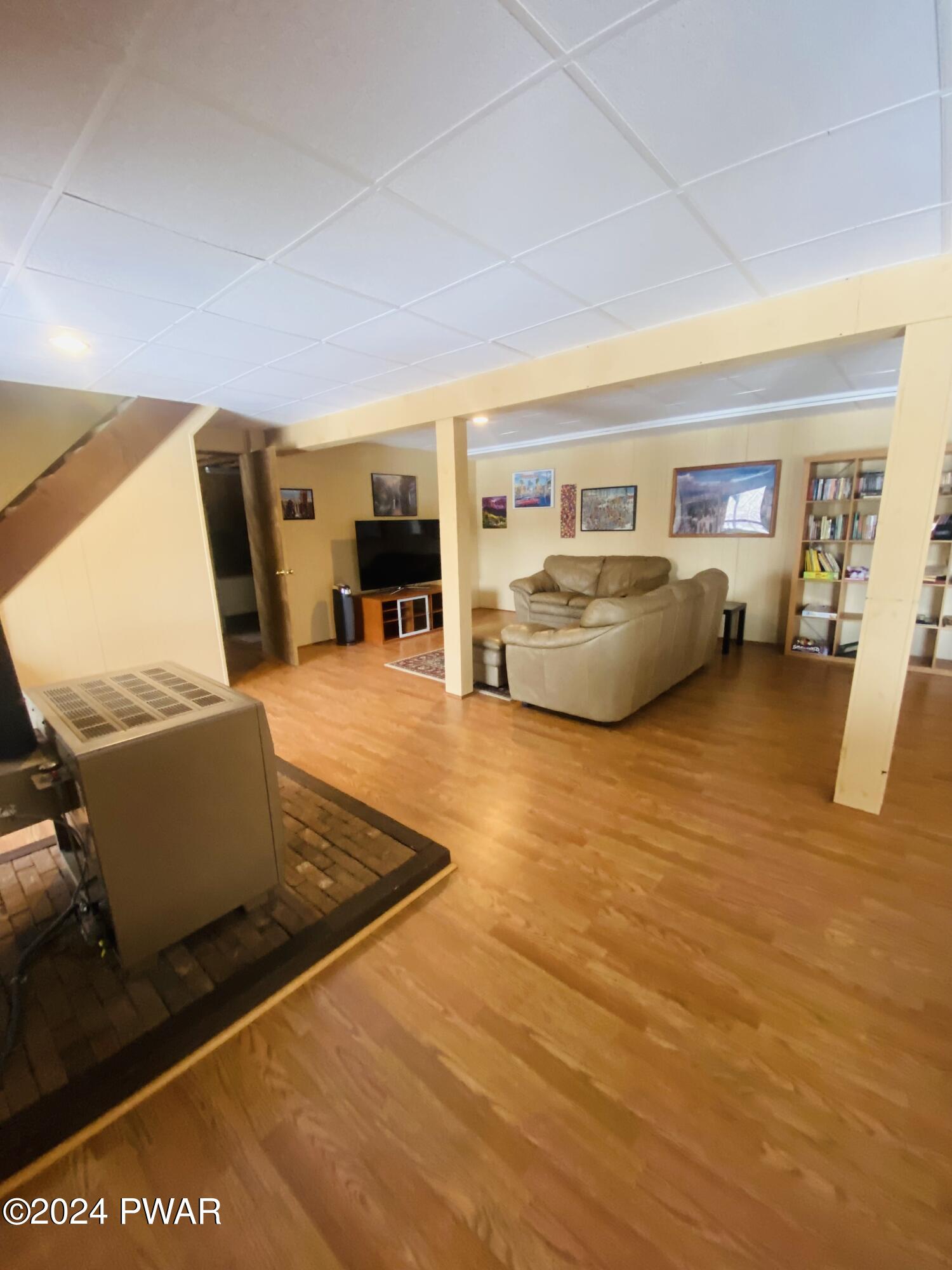 Lords Valley, Pennsylvania 18428, United States, 4 Bedrooms Bedrooms, ,3 BathroomsBathrooms,Residential,Pending,66444