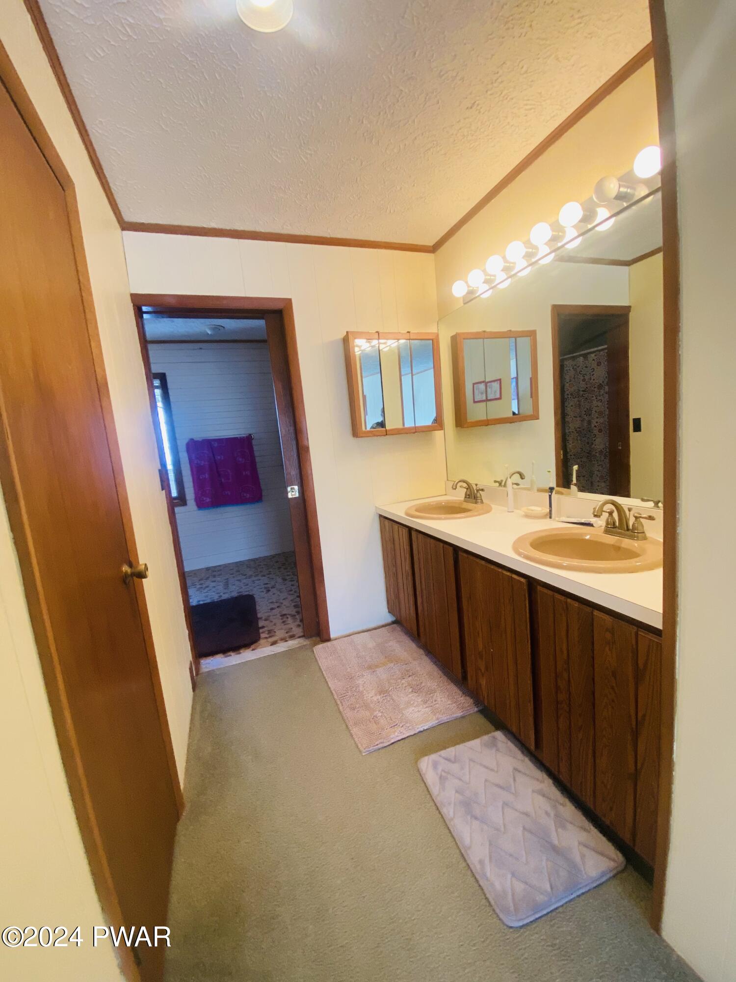 Lords Valley, Pennsylvania 18428, United States, 4 Bedrooms Bedrooms, ,3 BathroomsBathrooms,Residential,Pending,66444