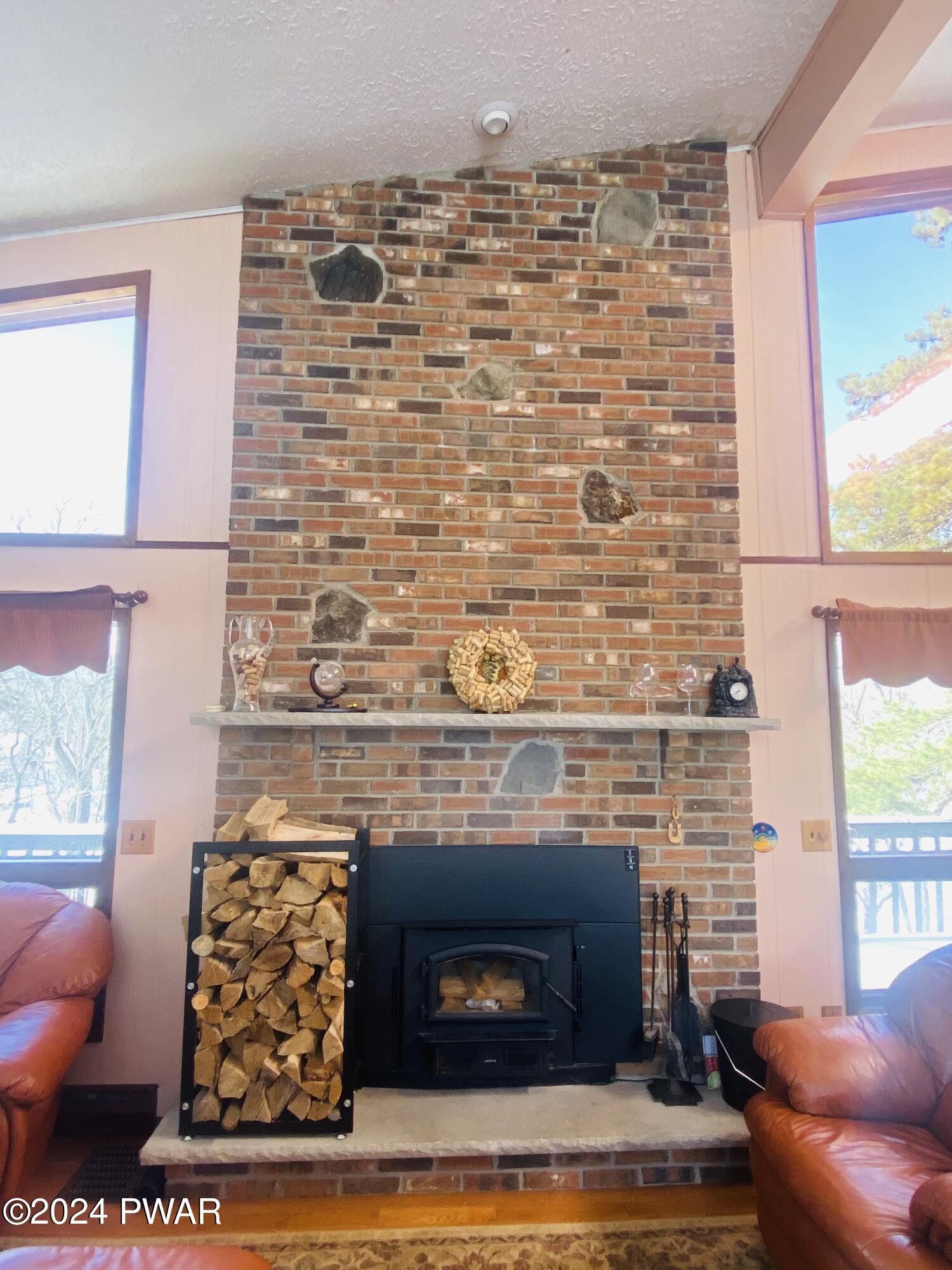 Lords Valley, Pennsylvania 18428, United States, 4 Bedrooms Bedrooms, ,3 BathroomsBathrooms,Residential,Pending,66444