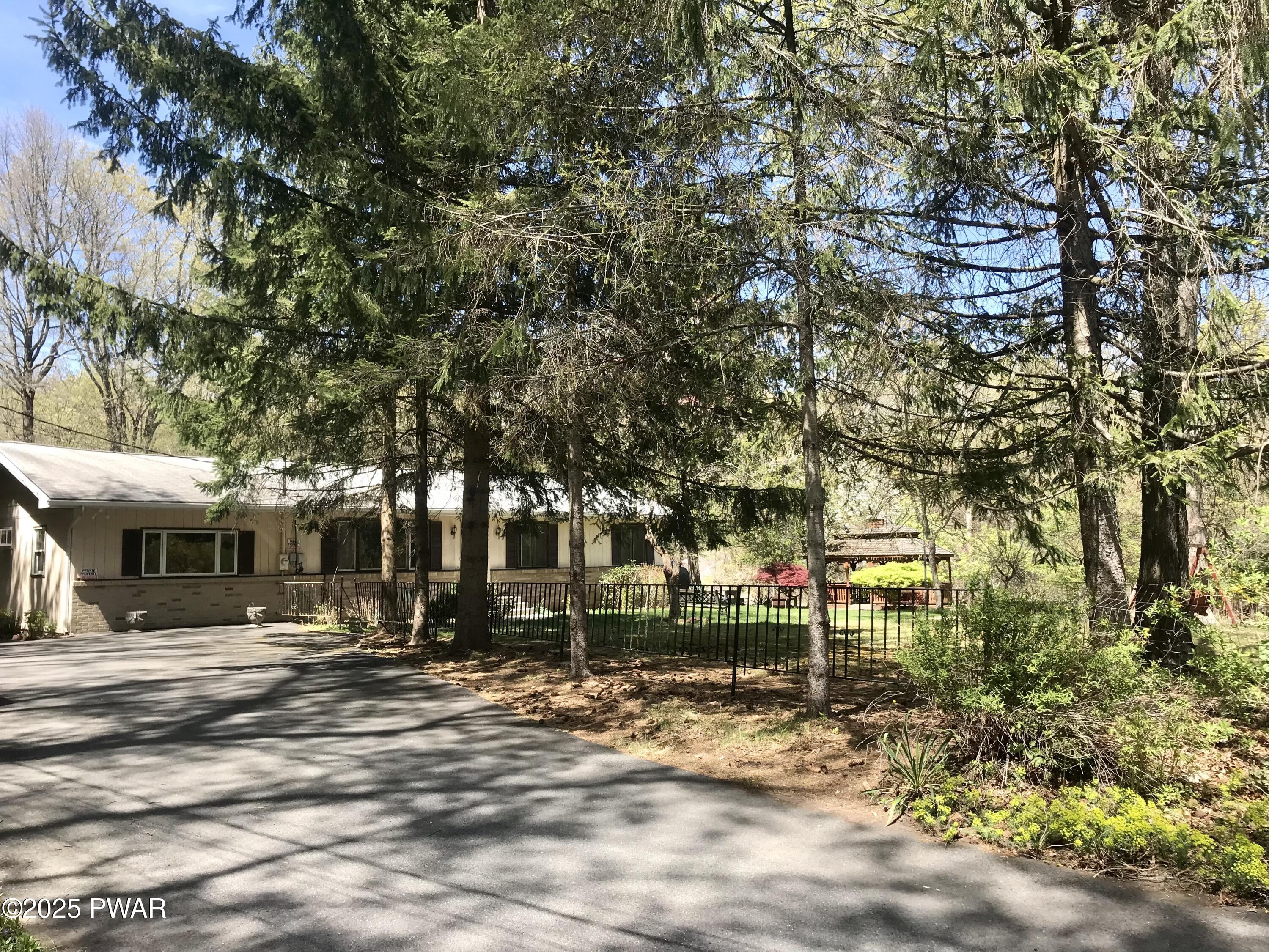 507 Black Oak Drive, Tannersville, Pennsylvania image 2