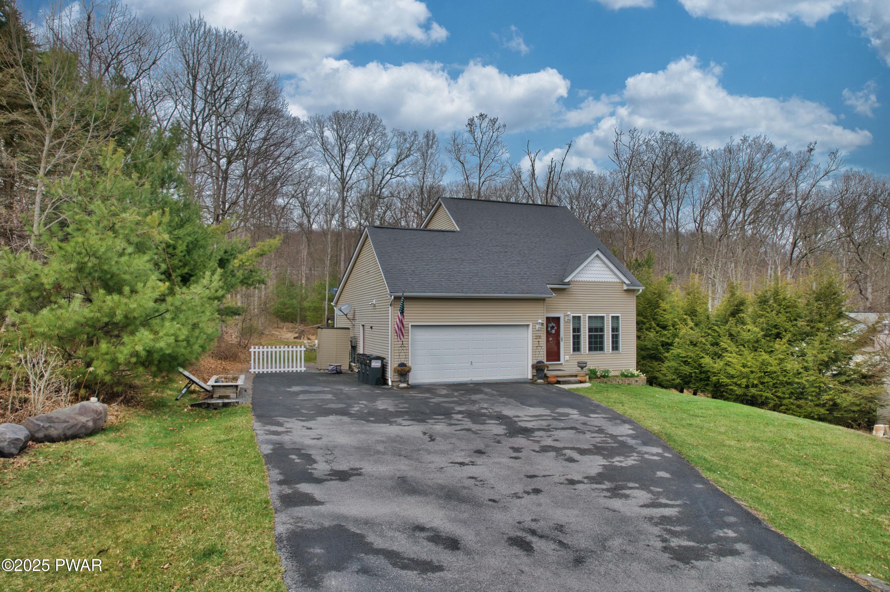 208 Vandermark Drive, Milford, Pennsylvania image 3