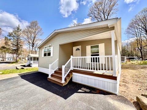 Mobile Home For Sale - 106 Middle Road<br/> Greentown, PA 18426