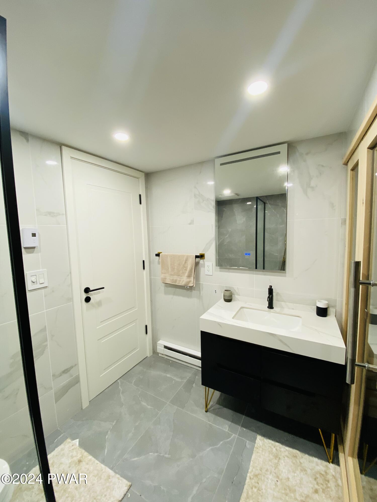 Lords Valley, Pennsylvania 18428, United States, 4 Bedrooms Bedrooms, ,2 BathroomsBathrooms,Residential,Pending,64988