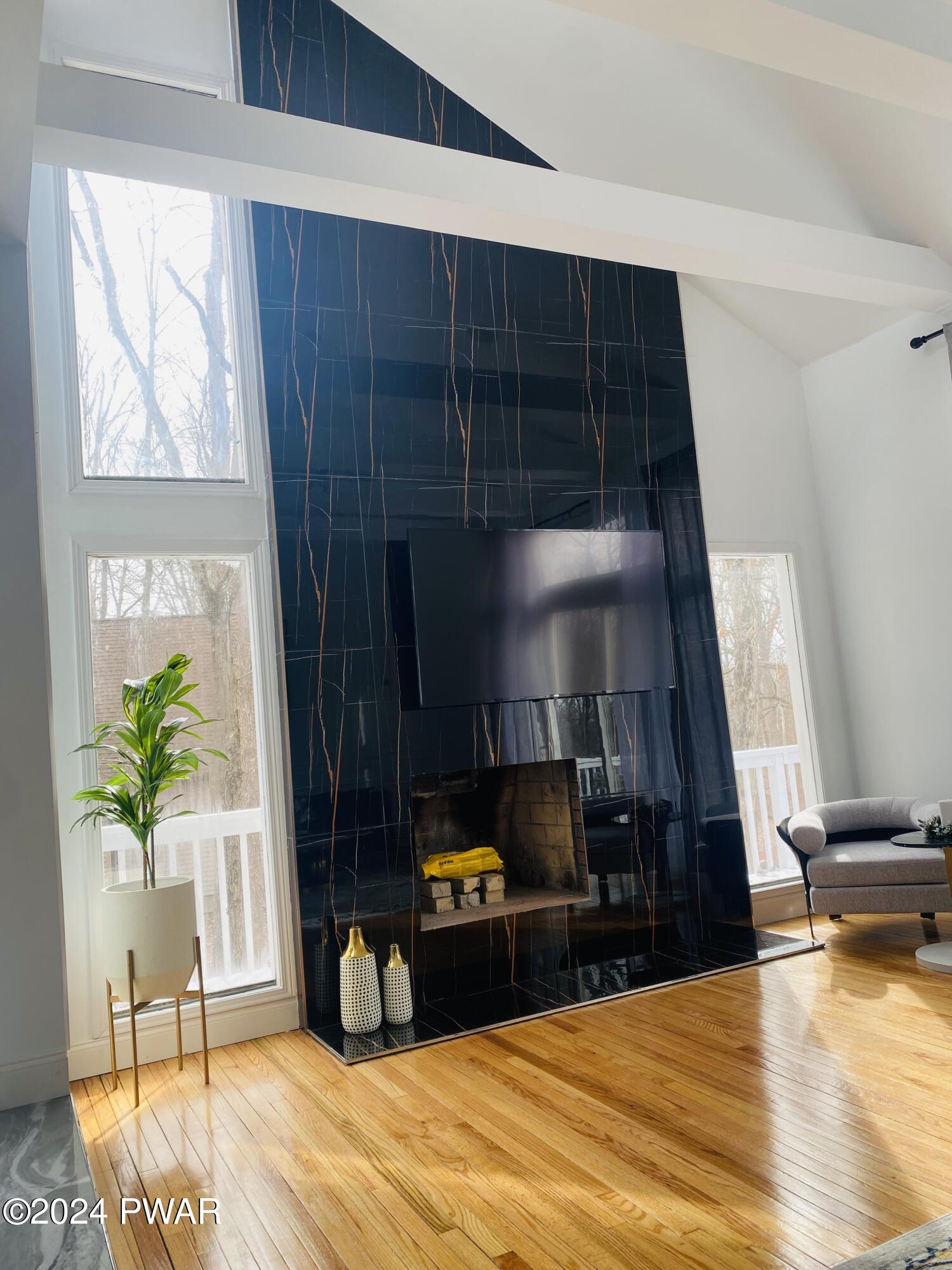 Lords Valley, Pennsylvania 18428, United States, 4 Bedrooms Bedrooms, ,2 BathroomsBathrooms,Residential,Pending,64988