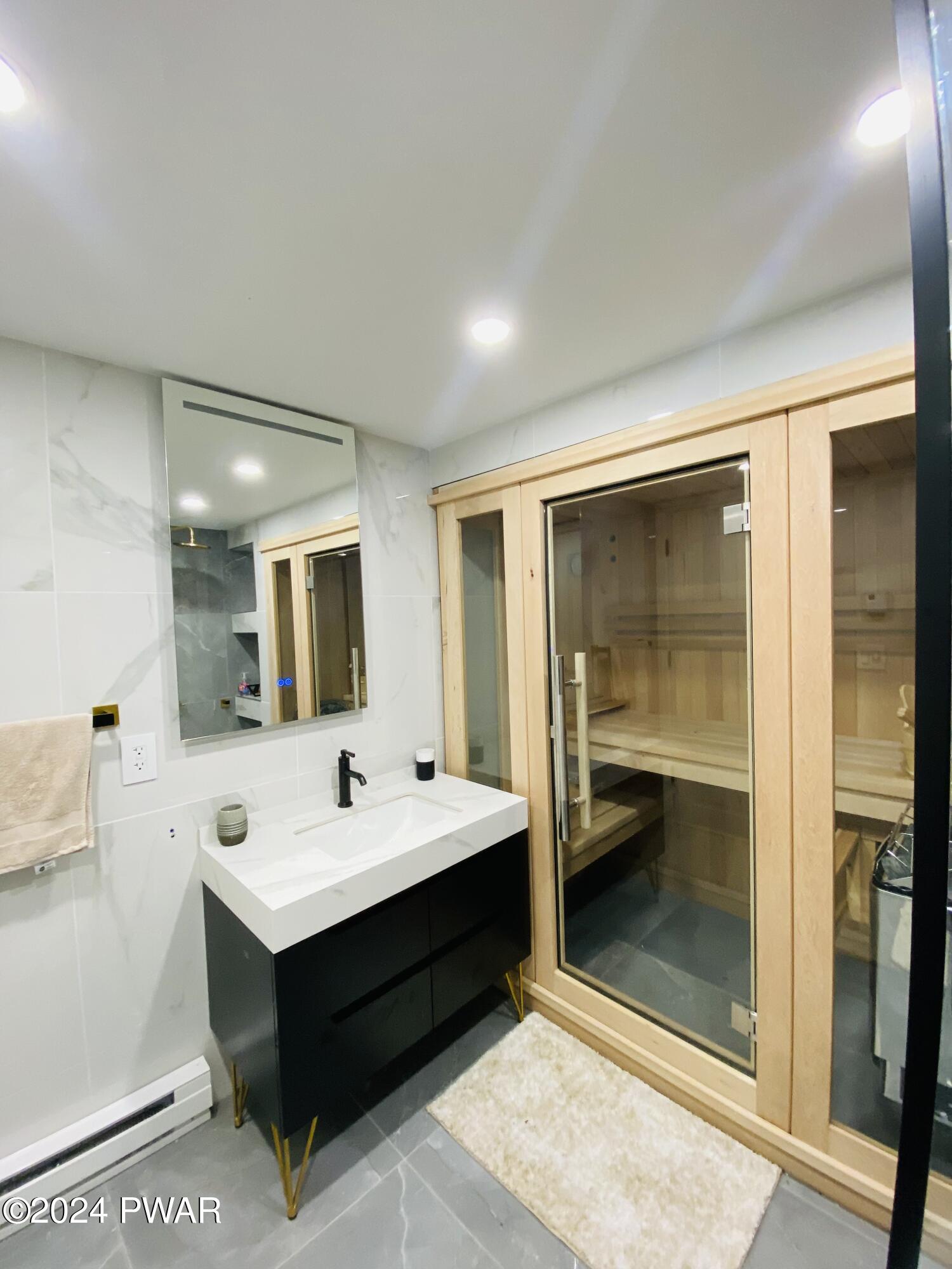 Lords Valley, Pennsylvania 18428, United States, 4 Bedrooms Bedrooms, ,2 BathroomsBathrooms,Residential,Pending,64988