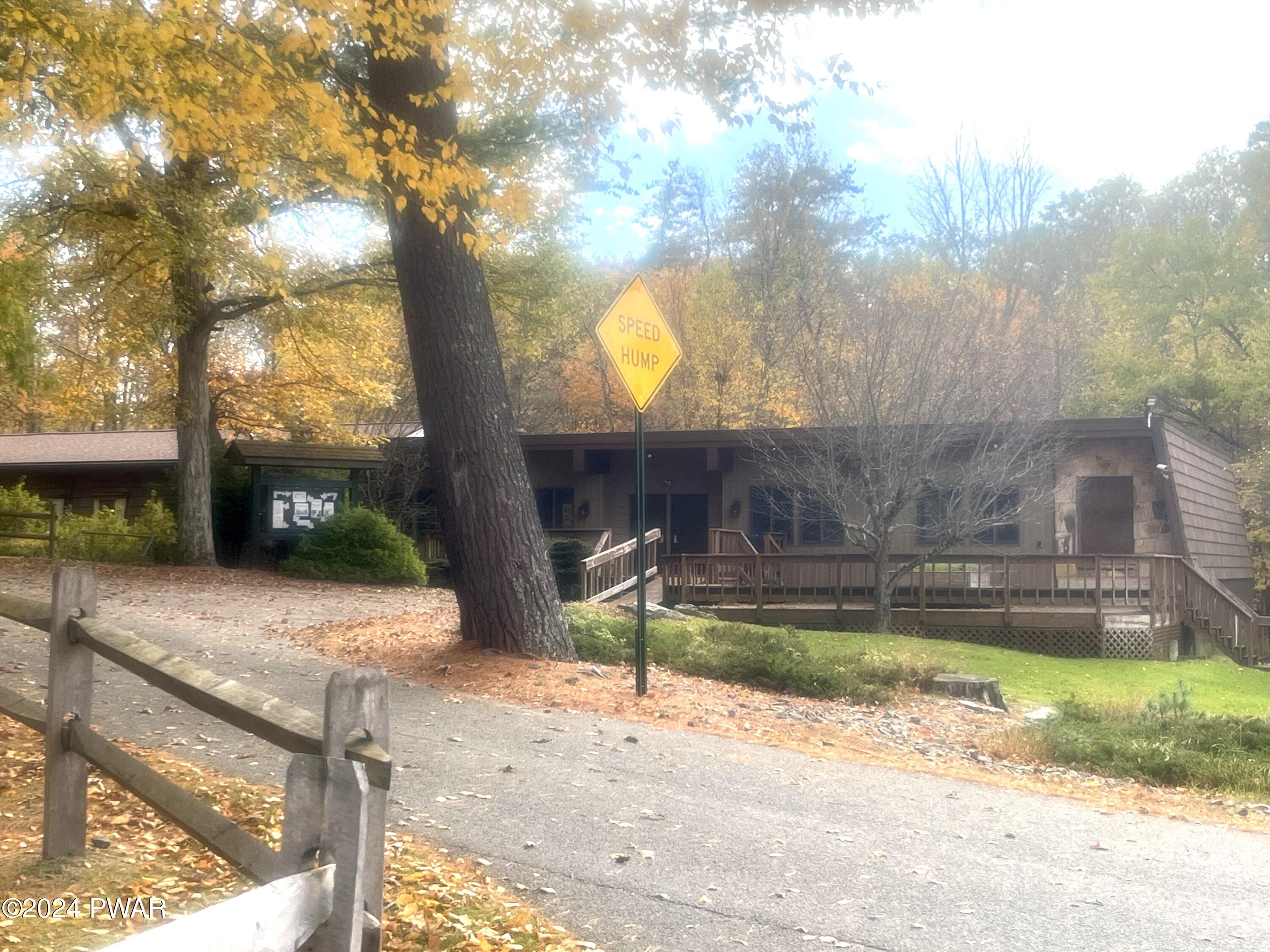 Hawley, Pennsylvania 18428, United States, 4 Bedrooms Bedrooms, ,2 BathroomsBathrooms,Residential,Pending,60132