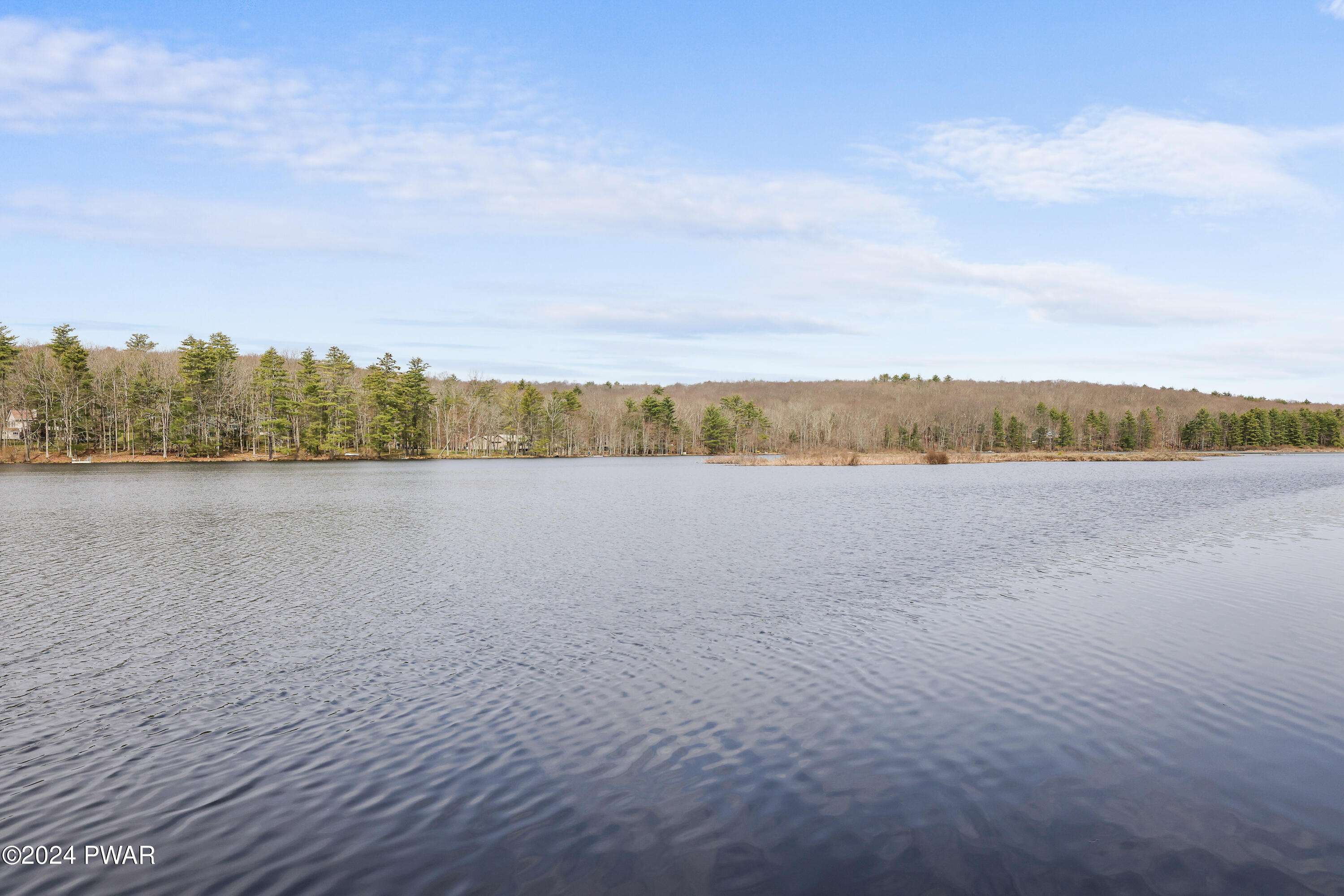 Hawley, Pennsylvania 18428, United States, 4 Bedrooms Bedrooms, ,2 BathroomsBathrooms,Residential,Pending,60132