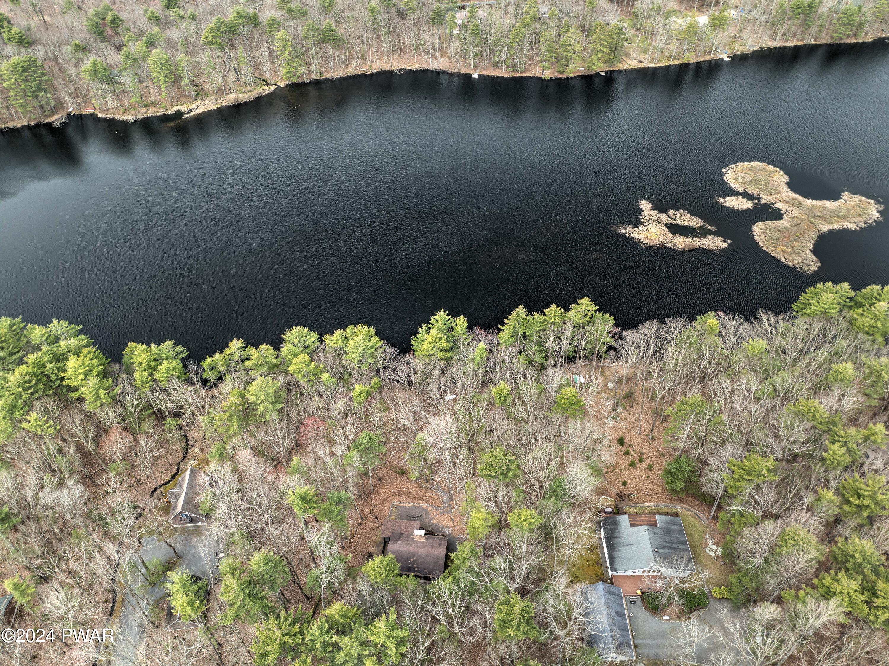 Hawley, Pennsylvania 18428, United States, 4 Bedrooms Bedrooms, ,2 BathroomsBathrooms,Residential,Pending,60132