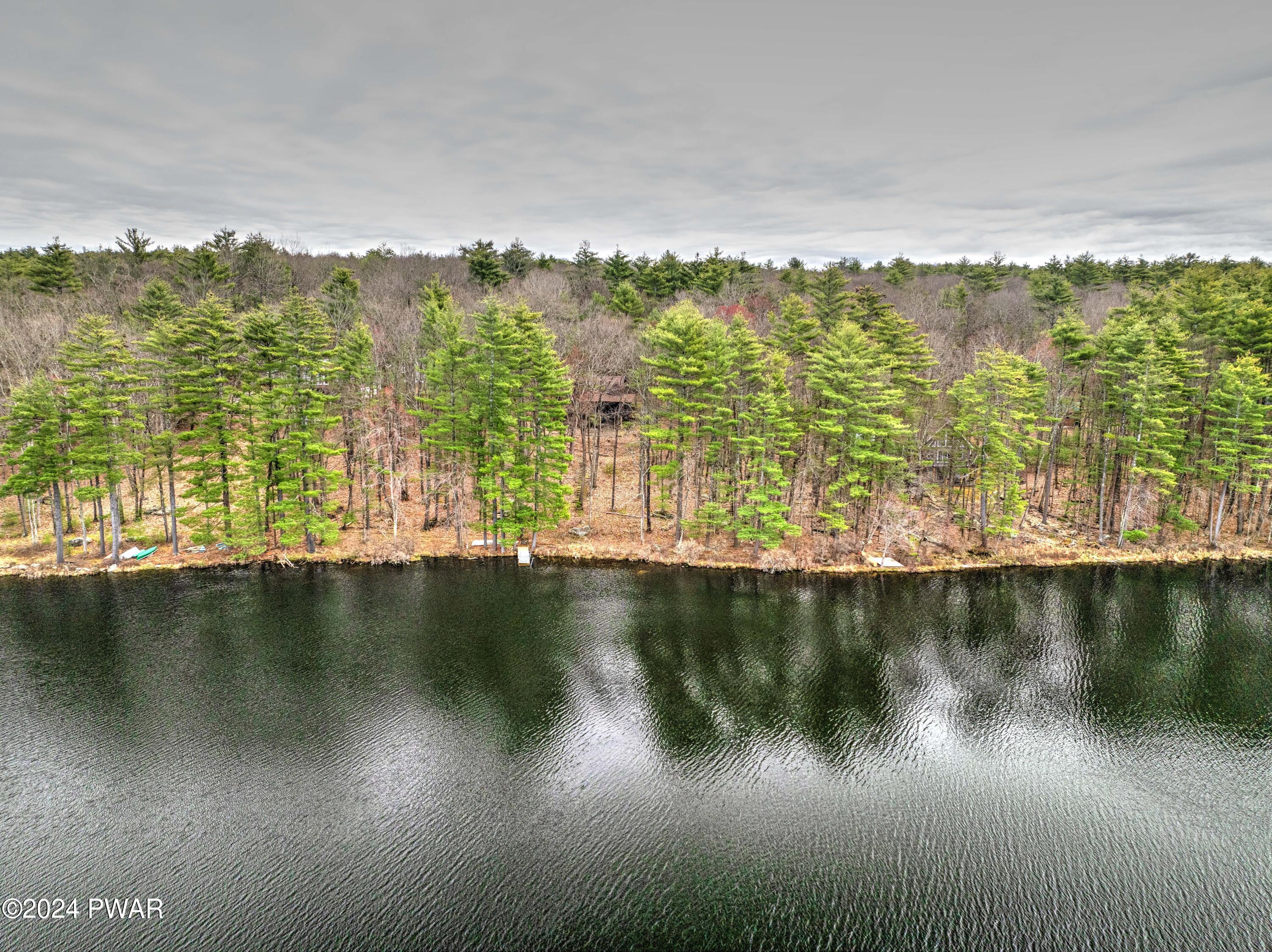 Hawley, Pennsylvania 18428, United States, 4 Bedrooms Bedrooms, ,2 BathroomsBathrooms,Residential,Pending,60132