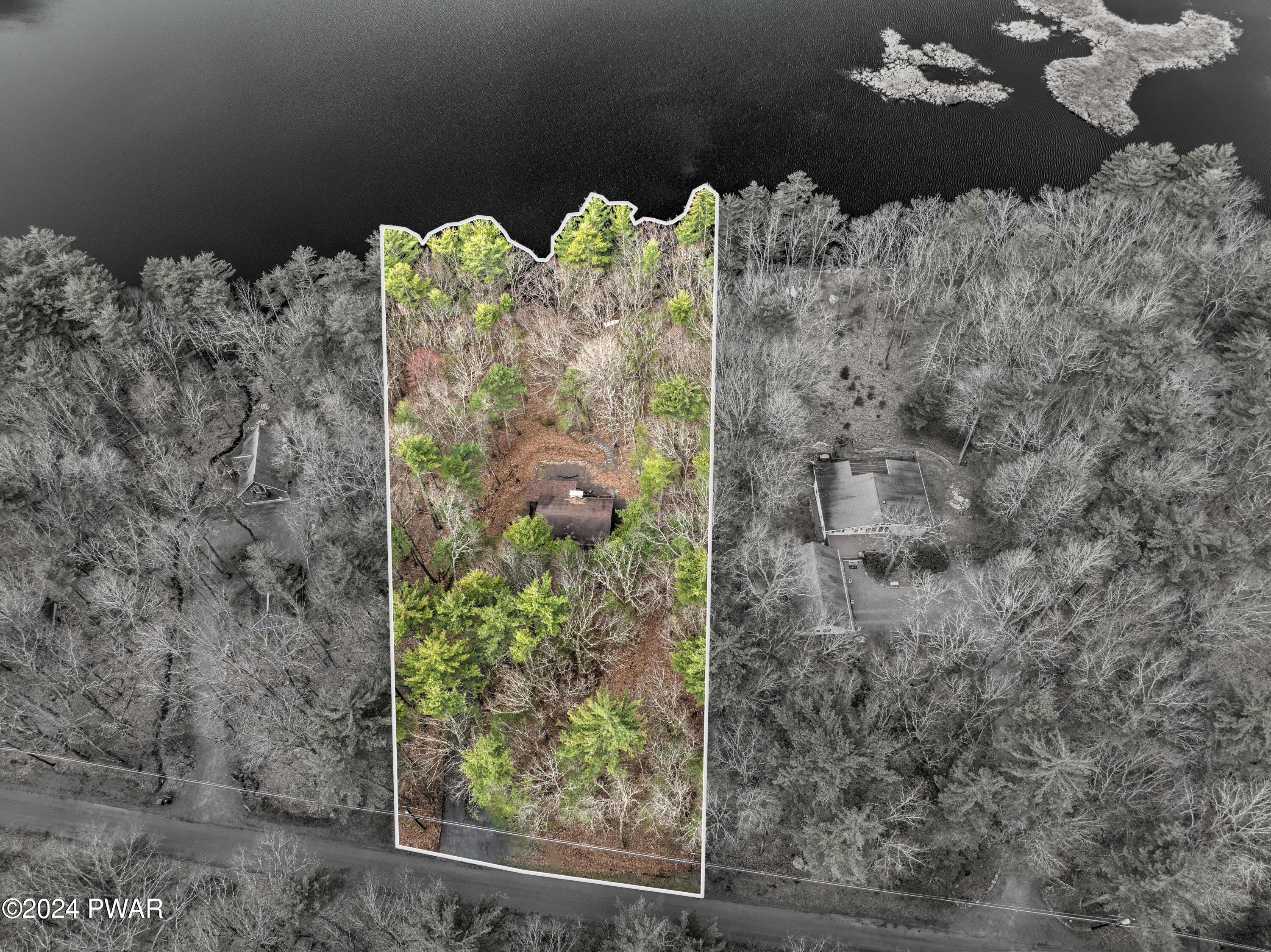 Hawley, Pennsylvania 18428, United States, 4 Bedrooms Bedrooms, ,2 BathroomsBathrooms,Residential,Pending,60132