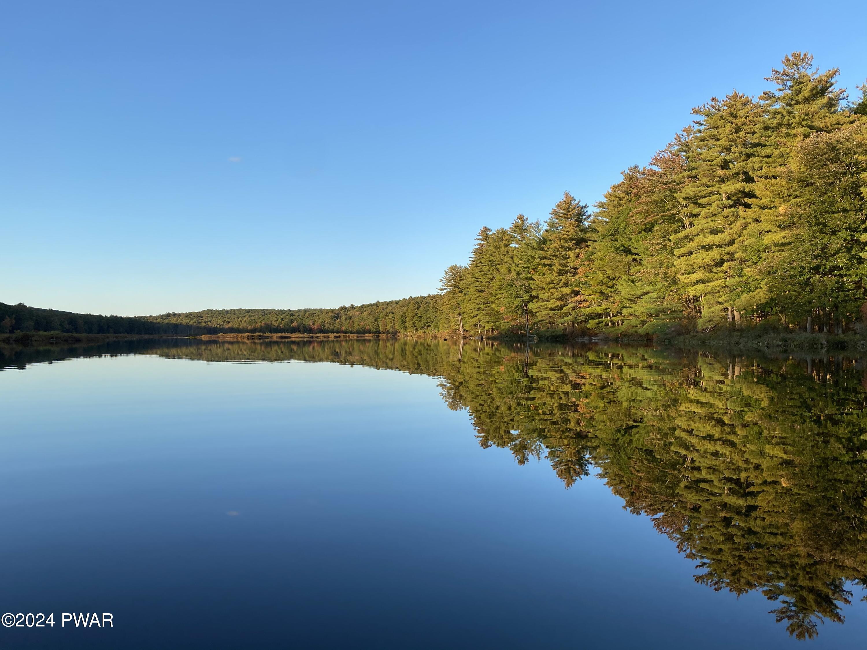 Hawley, Pennsylvania 18428, United States, 4 Bedrooms Bedrooms, ,2 BathroomsBathrooms,Residential,Pending,60132
