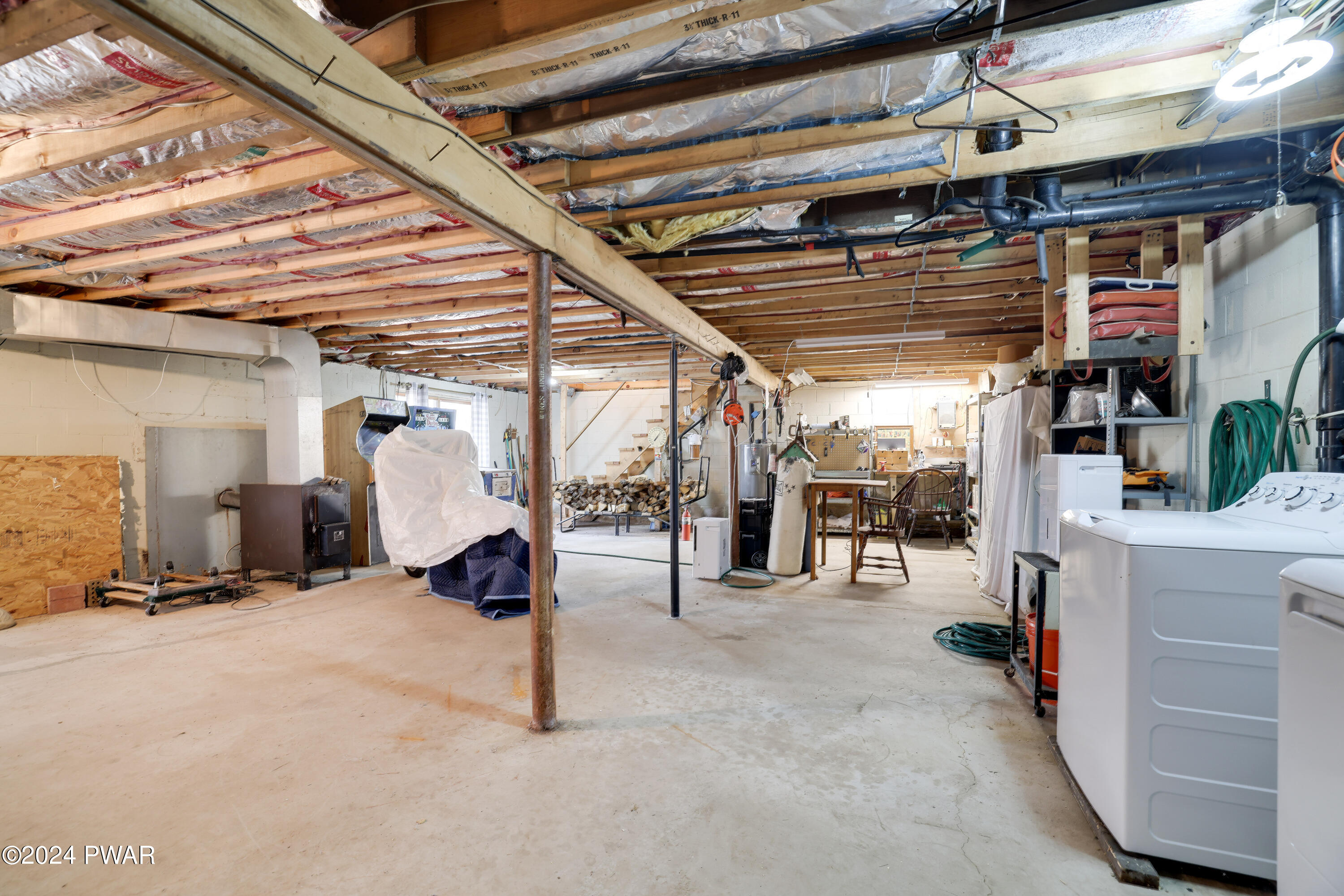 Hawley, Pennsylvania 18428, United States, 4 Bedrooms Bedrooms, ,2 BathroomsBathrooms,Residential,Pending,60132